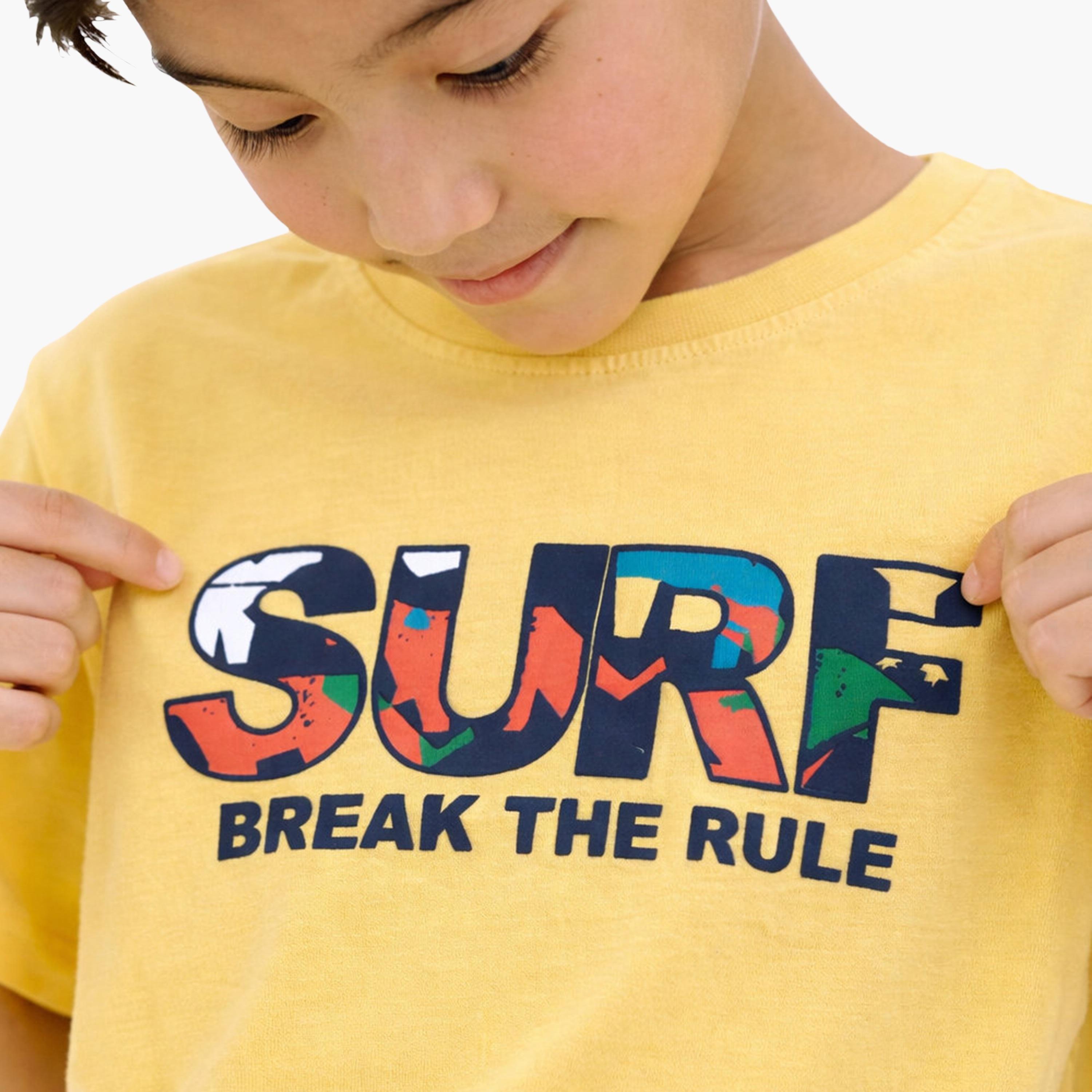 طقم تي شيرت برسومات "SURF" وشورت برمودا من فيكتور آند جين-boys-clothing-setsandcoords-image-4