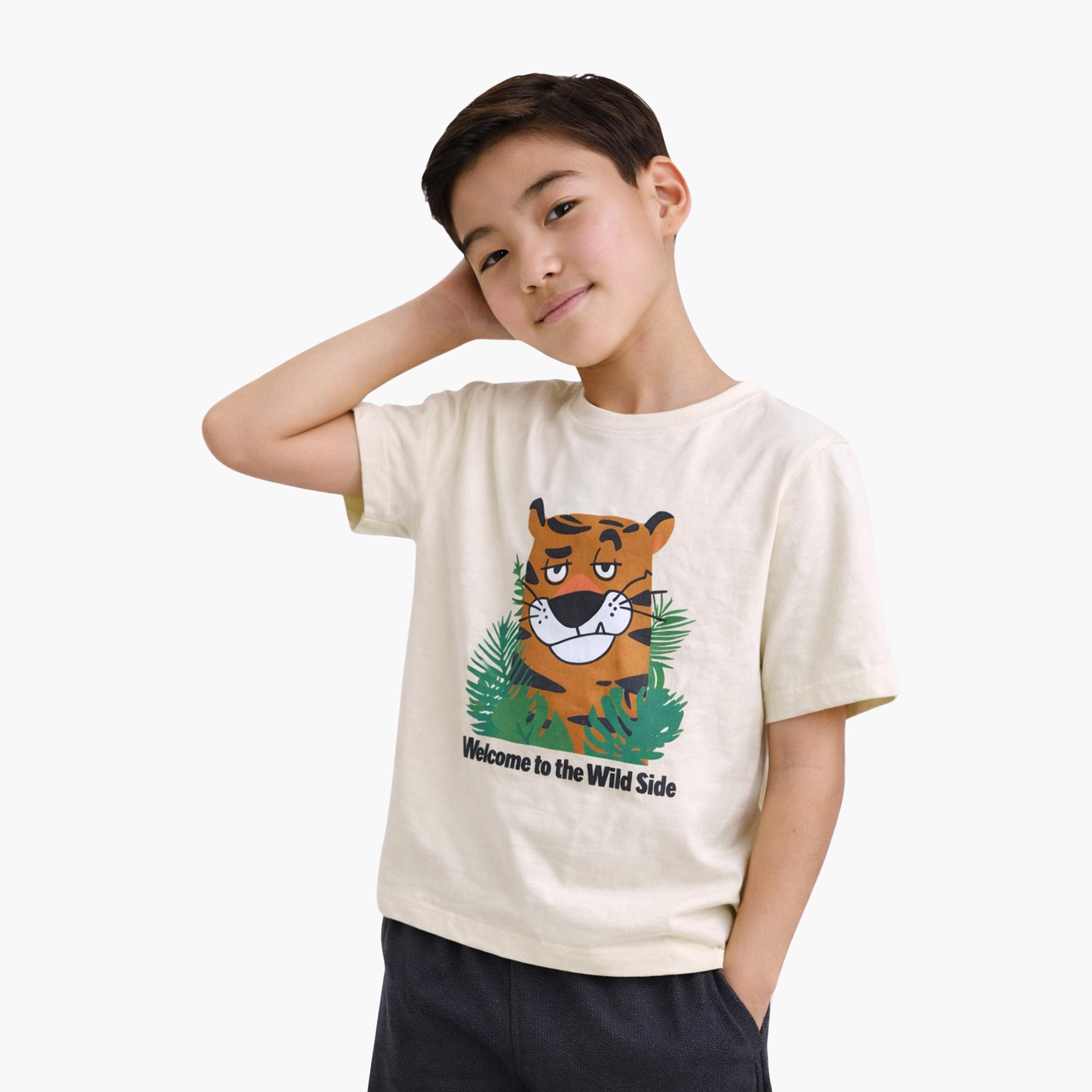طقم تي شيرت برسومات نمر وشورت من فيكتور آند جين-boys-clothing-setsandcoords-image-3