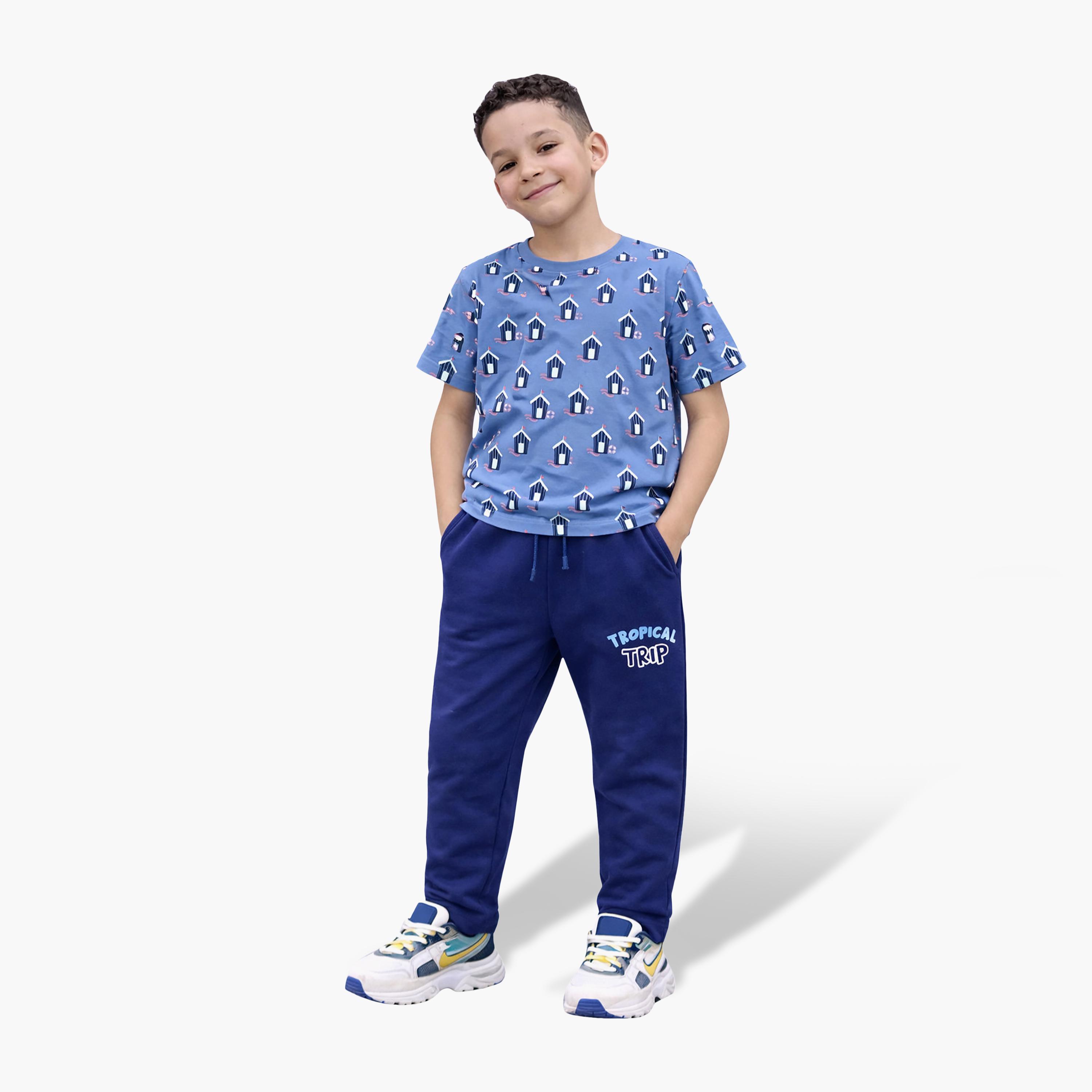طقم تي شيرت بطبعة كاملة وبنطلون رياضي بطبعة "Tropical Trip" من فيكتور آند جين-boys-clothing-setsandcoords-image-1
