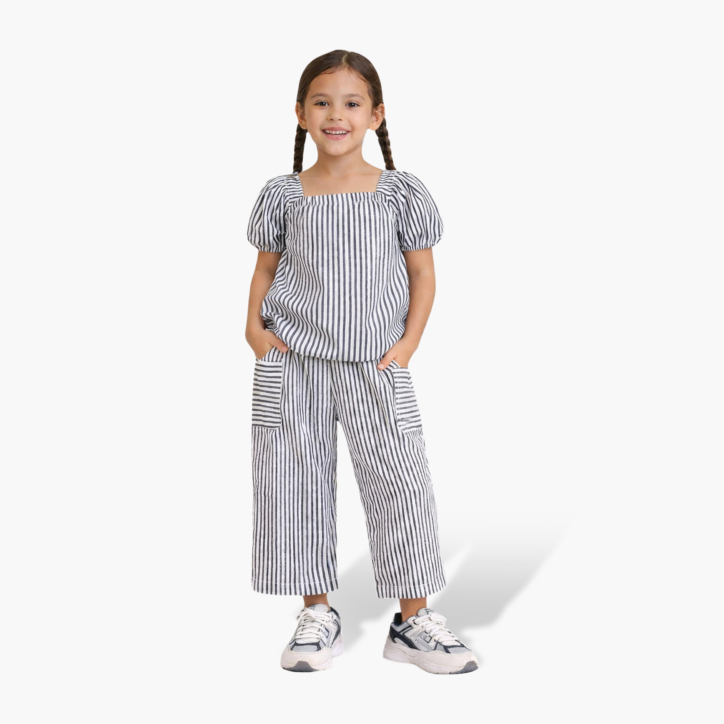 طقم بلوزة بأكمام منفوخة مخططة وبنطلون كارغو واسع من فيكتور آند جين-baby-girls-clothing-setsandcoords-image-1