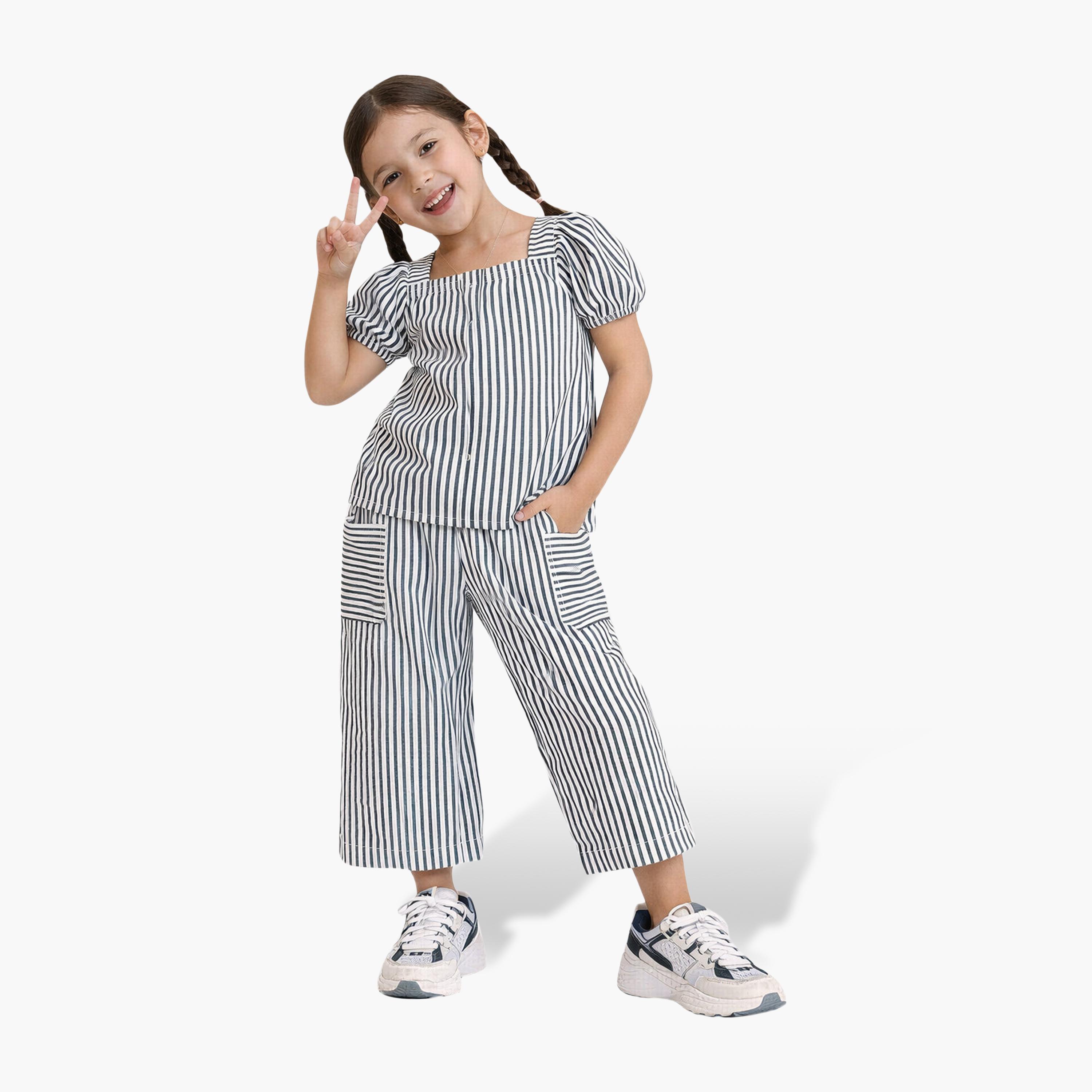 طقم بلوزة بأكمام منفوخة مخططة وبنطلون كارغو واسع من فيكتور آند جين-baby-girls-clothing-setsandcoords-image-3