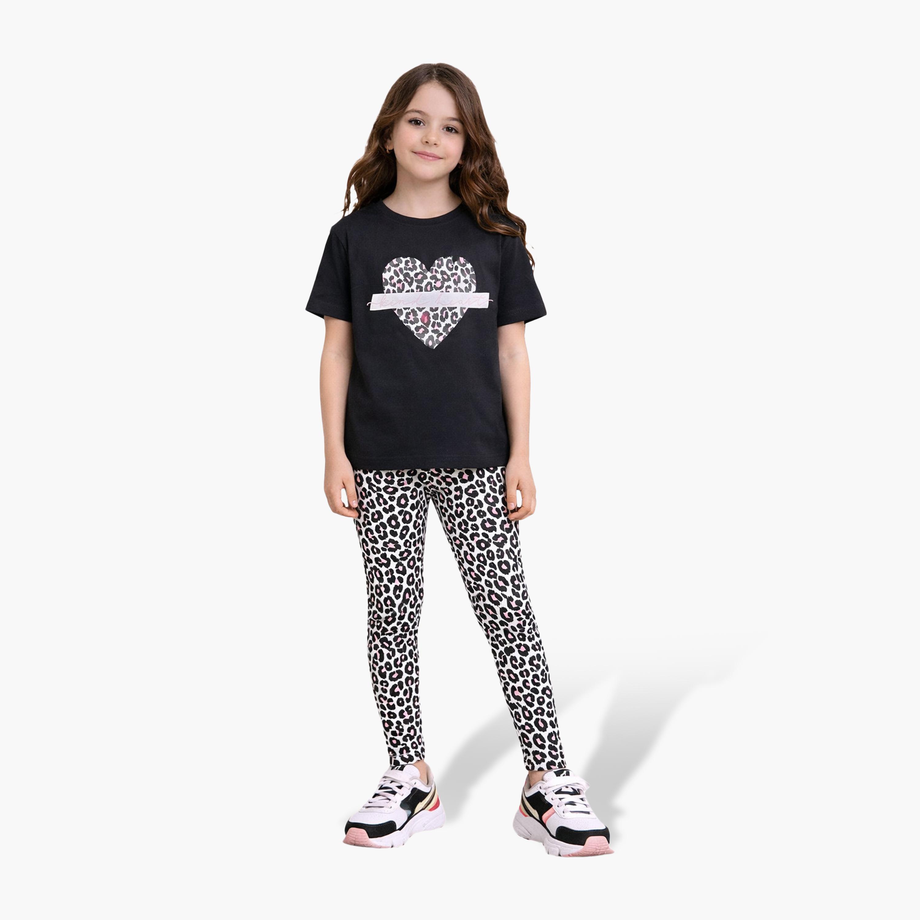 طقم مكون من قطعتين تي شيرت مطبوع بأكمام قصيرة مع قطعتين ليجنز من فيكتور آند جين-baby-girls-clothing-setsandcoords-image-2