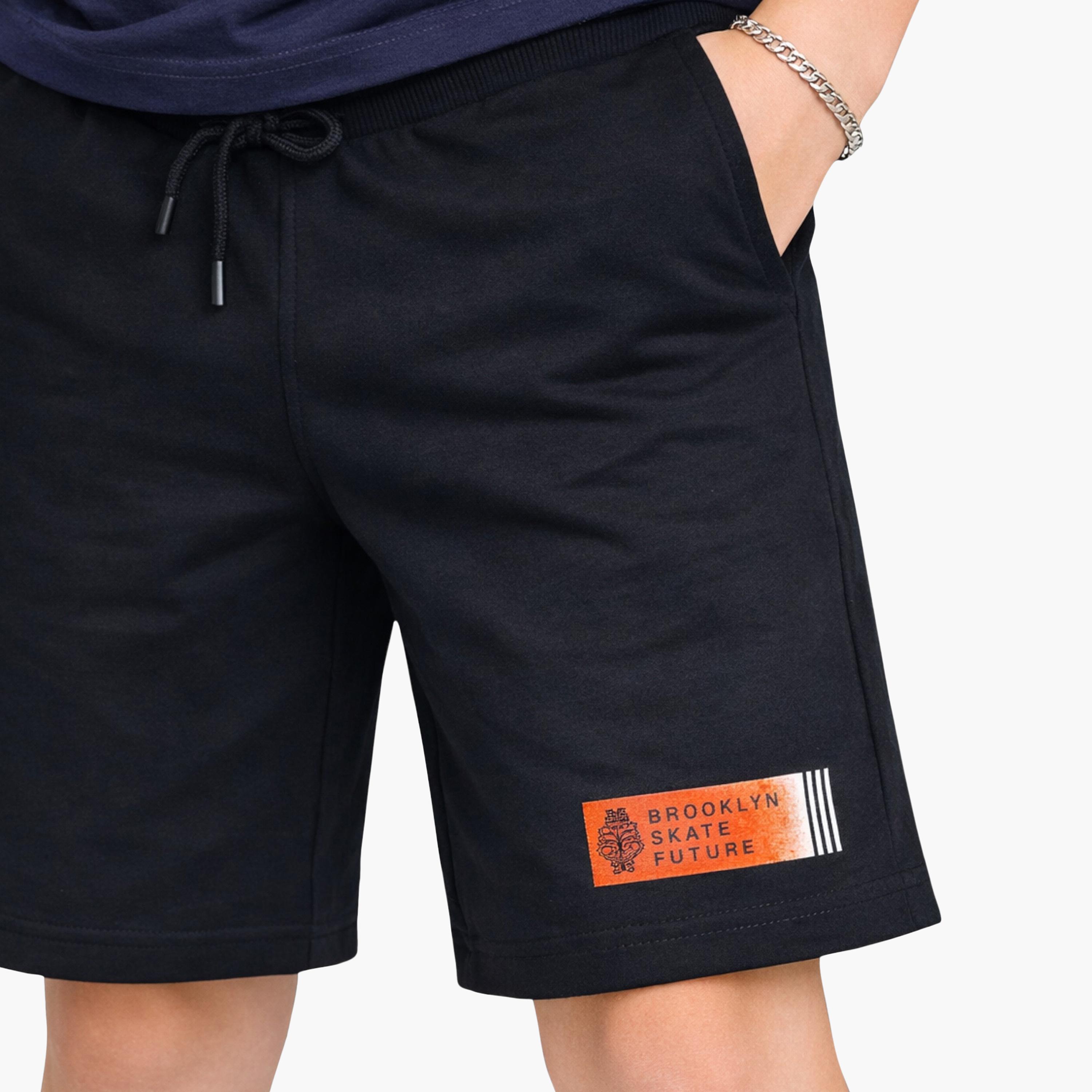 طقم تي شيرت برسومات متزلج وشورت أسود من فيكتور آند جين-boys-clothing-setsandcoords-image-5