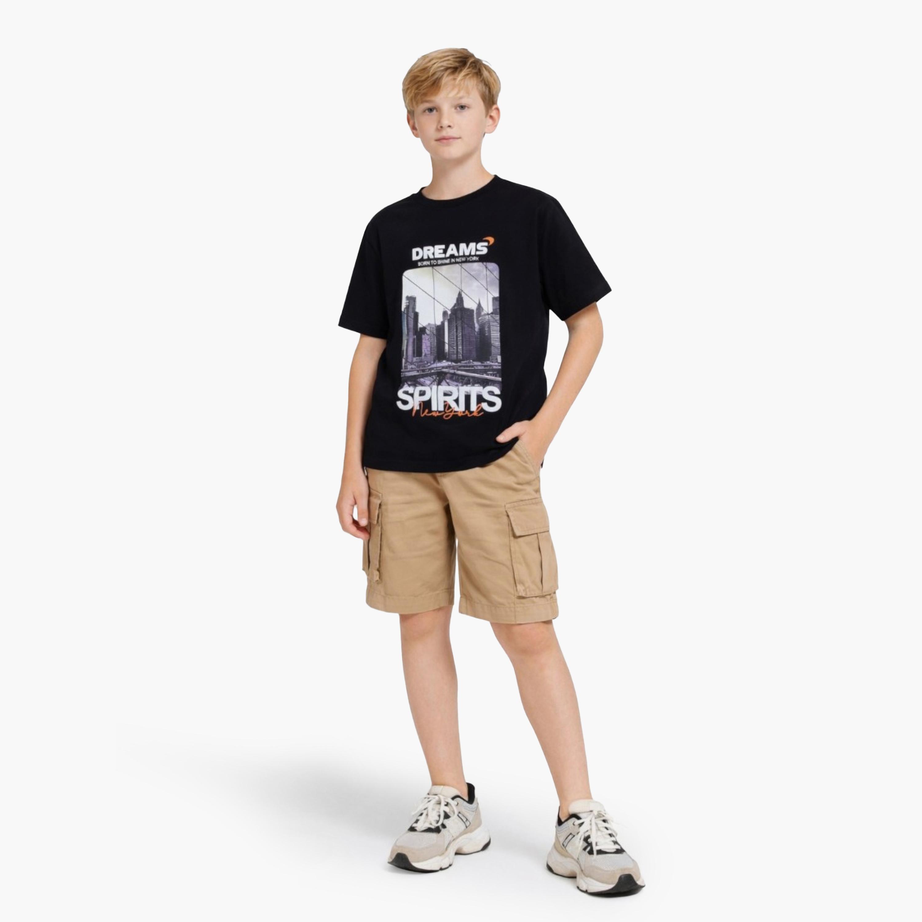 طقم مكون من تيشيرت بطبعة "Dreams Sprints" وشورت قطعتين من فيكتور آند جين-boys-clothing-setsandcoords-image-1