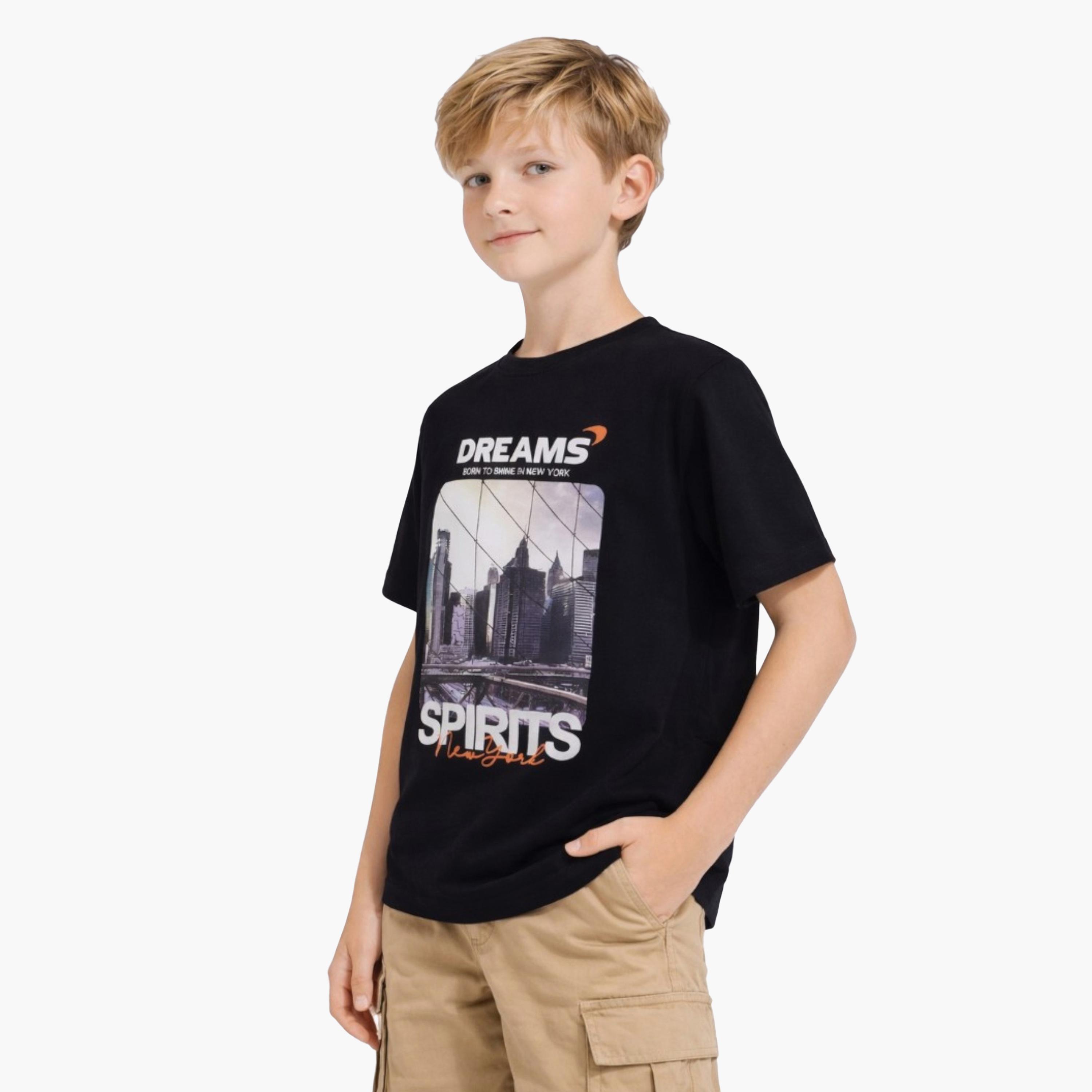 طقم مكون من تيشيرت بطبعة "Dreams Sprints" وشورت قطعتين من فيكتور آند جين-boys-clothing-setsandcoords-image-4