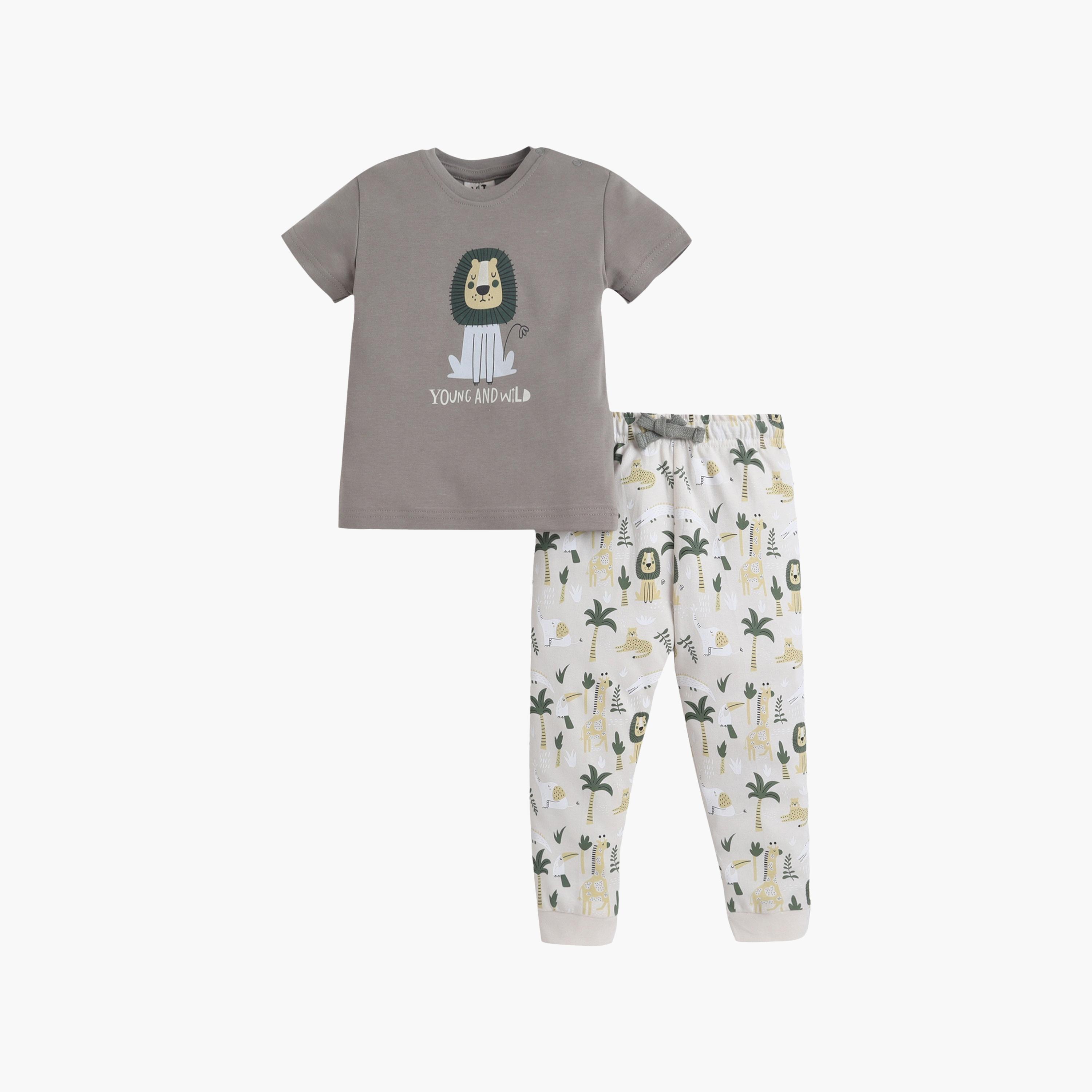 طقم تي شيرت قطني وبيجامة بطبعة أسد من فيكتور آند جين-boys-clothing-setsandcoords-image-2