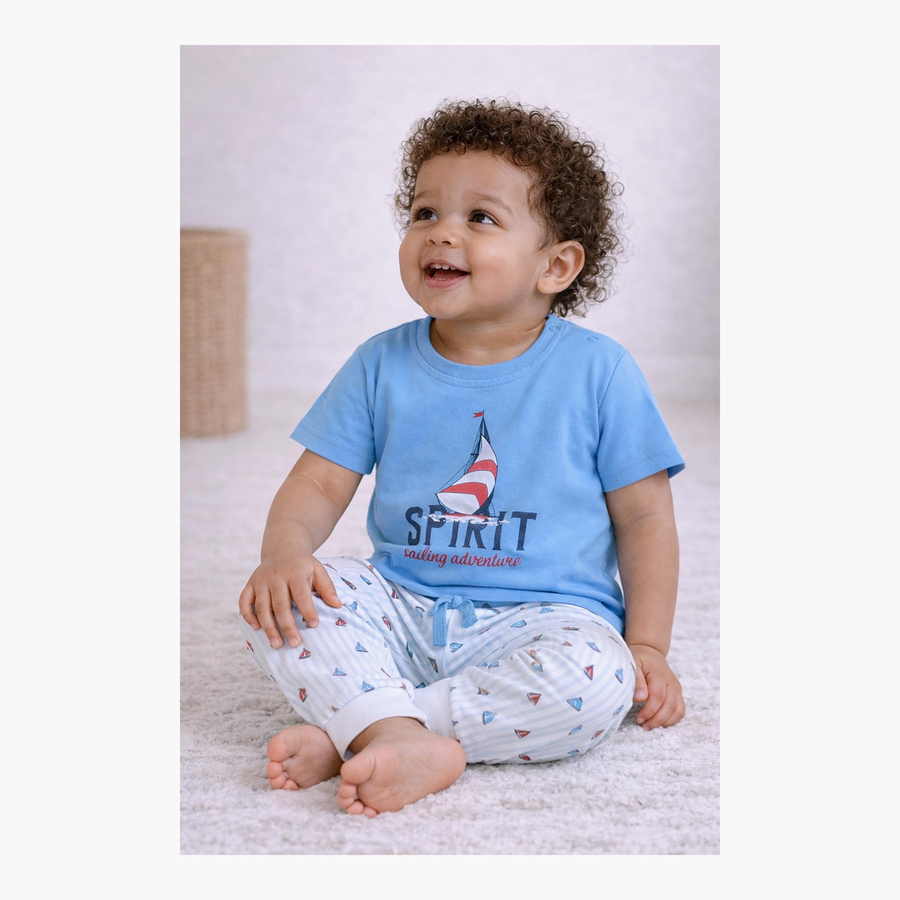 طقم تي شيرت قطني وبيجامة بطبعة سبيريت من فيكتور آند جين-boys-clothing-setsandcoords-image-4