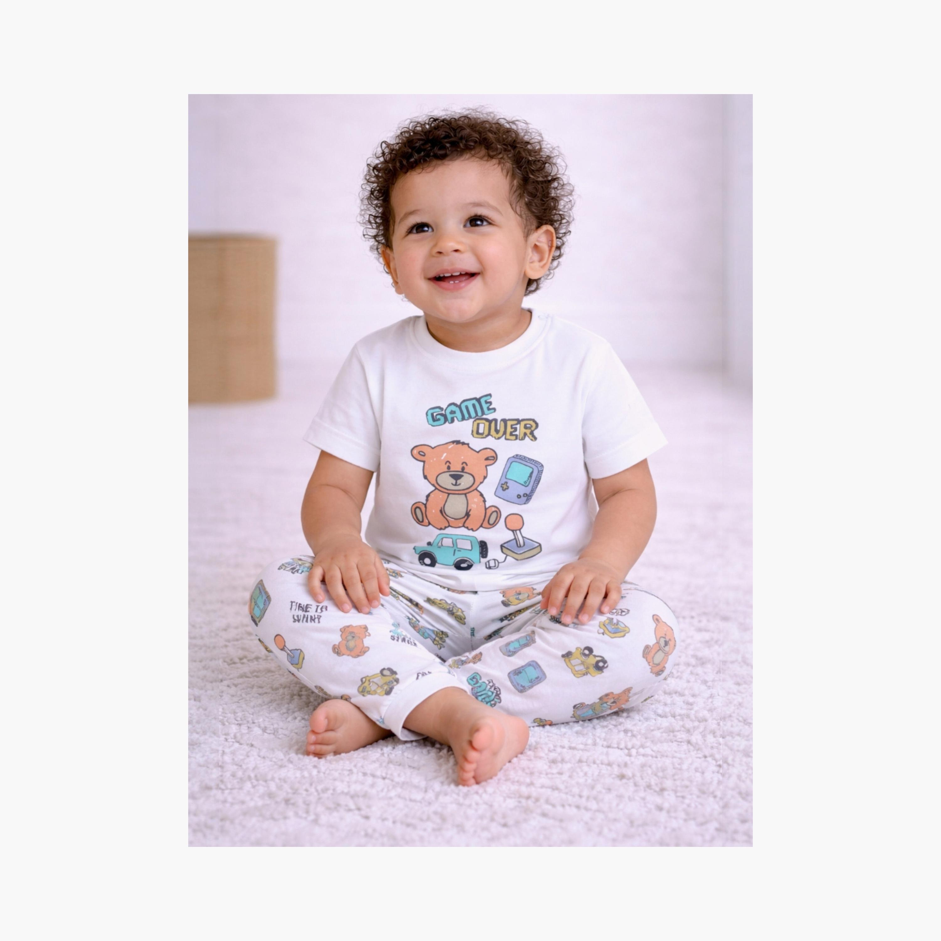 طقم تي شيرت قطني وبيجامة بطبعة تيدي بير من فيكتور آند جين-boys-clothing-setsandcoords-image-5
