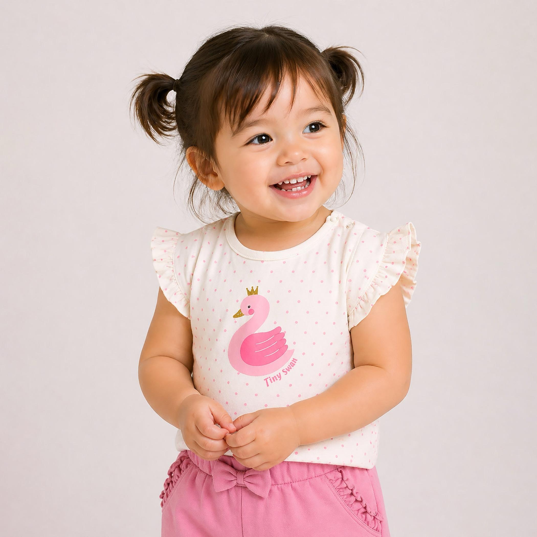 طقم توب بطبعة طيور البجع وبدون أكمام وشورت بكشكشة من فيكتور آند جين-baby-girls-clothing-setsandcoords-image-3