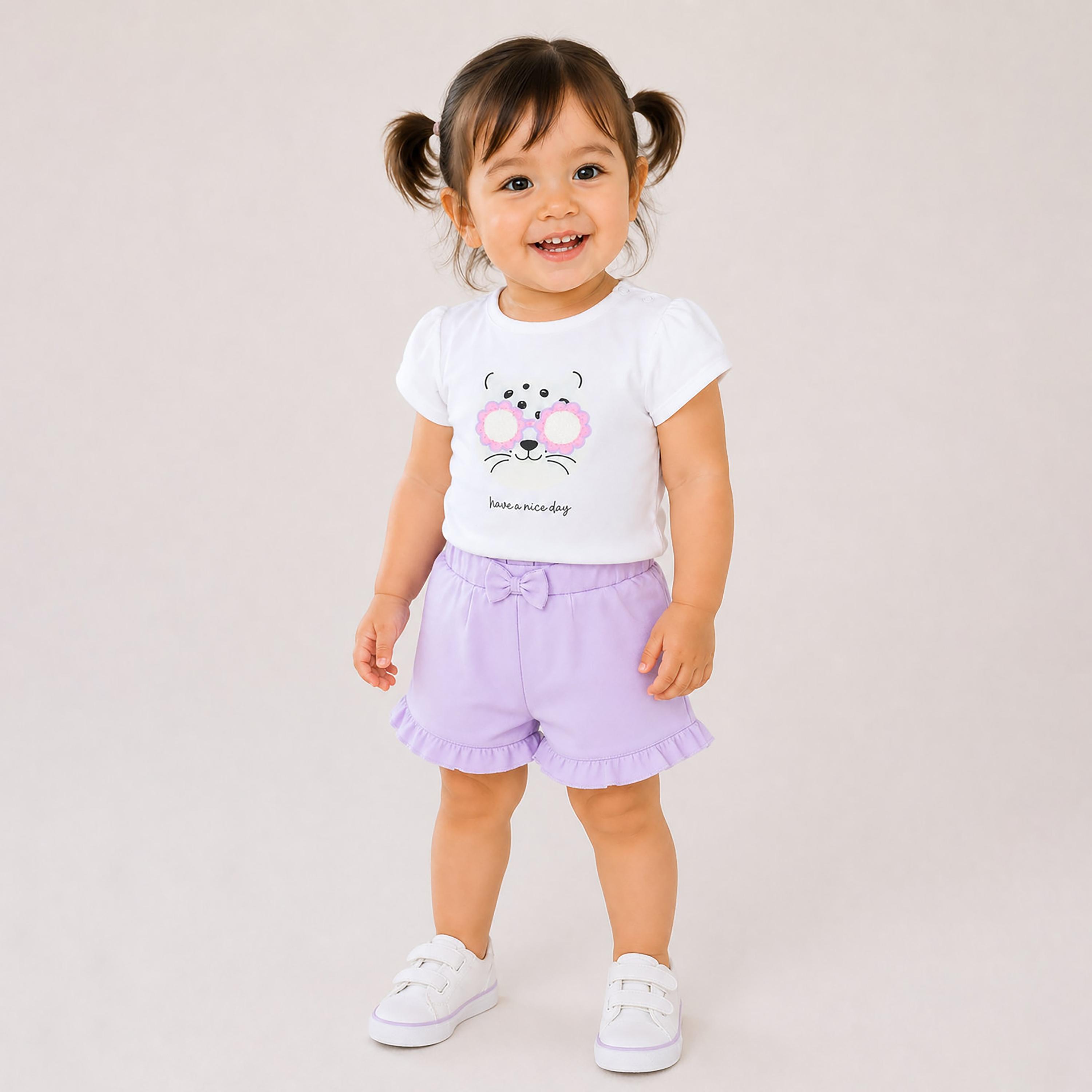 طقم توب بطبعة جرافيك وأكمام قصيرة وشورت بفيونكة من فيكتور آند جين-baby-girls-clothing-setsandcoords-image-1