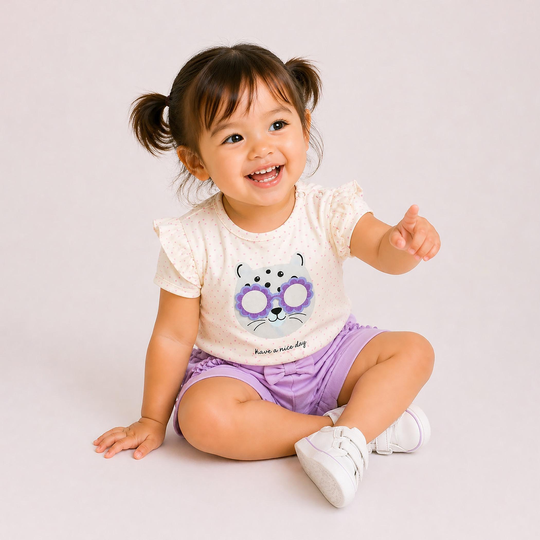 طقم توب بطبعة جرافيك وأكمام قصيرة وشورت بفيونكة من فيكتور آند جين-baby-girls-clothing-setsandcoords-image-2