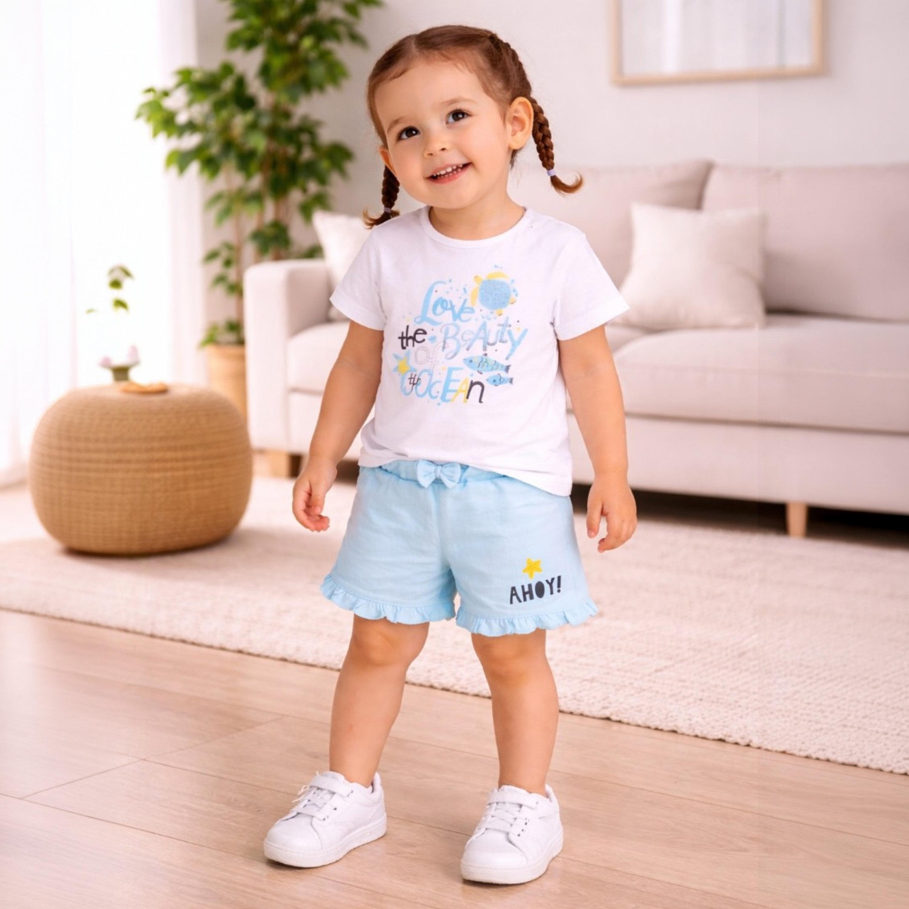 طقم توب بطبعة جرافيك وأكمام قصيرة وشورت بفيونكة من فيكتور آند جين-baby-girls-clothing-setsandcoords-image-1