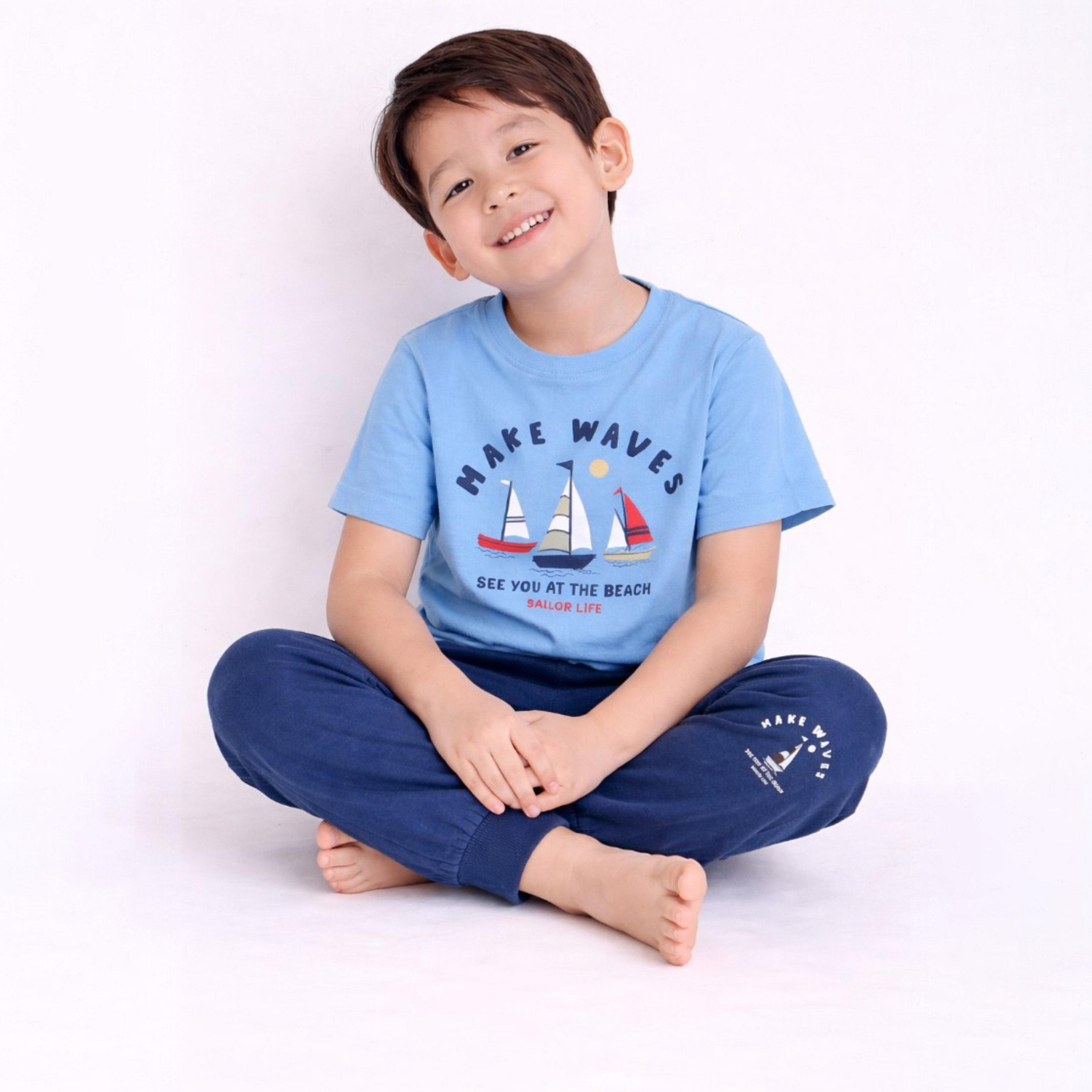 طقم تيشيرت بطبعة جرافيك "ميك ويفز" وأكمام قصيرة وبنطلون جوجر من فيكتور آند جين-boys-clothing-setsandcoords-image-2
