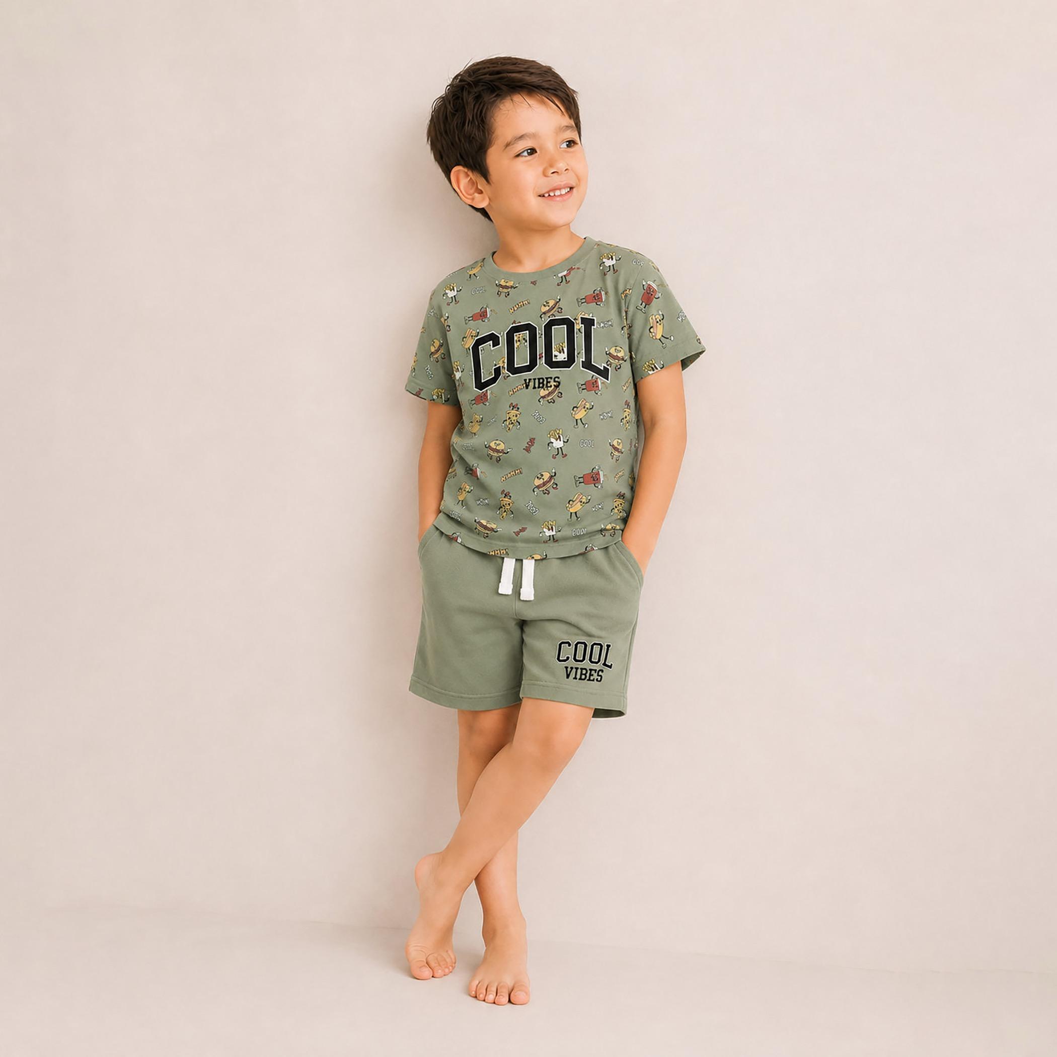 طقم تيشيرت بطبعة "كول" وأكمام قصيرة وشورت من فيكتور آند جين-boys-clothing-setsandcoords-image-1