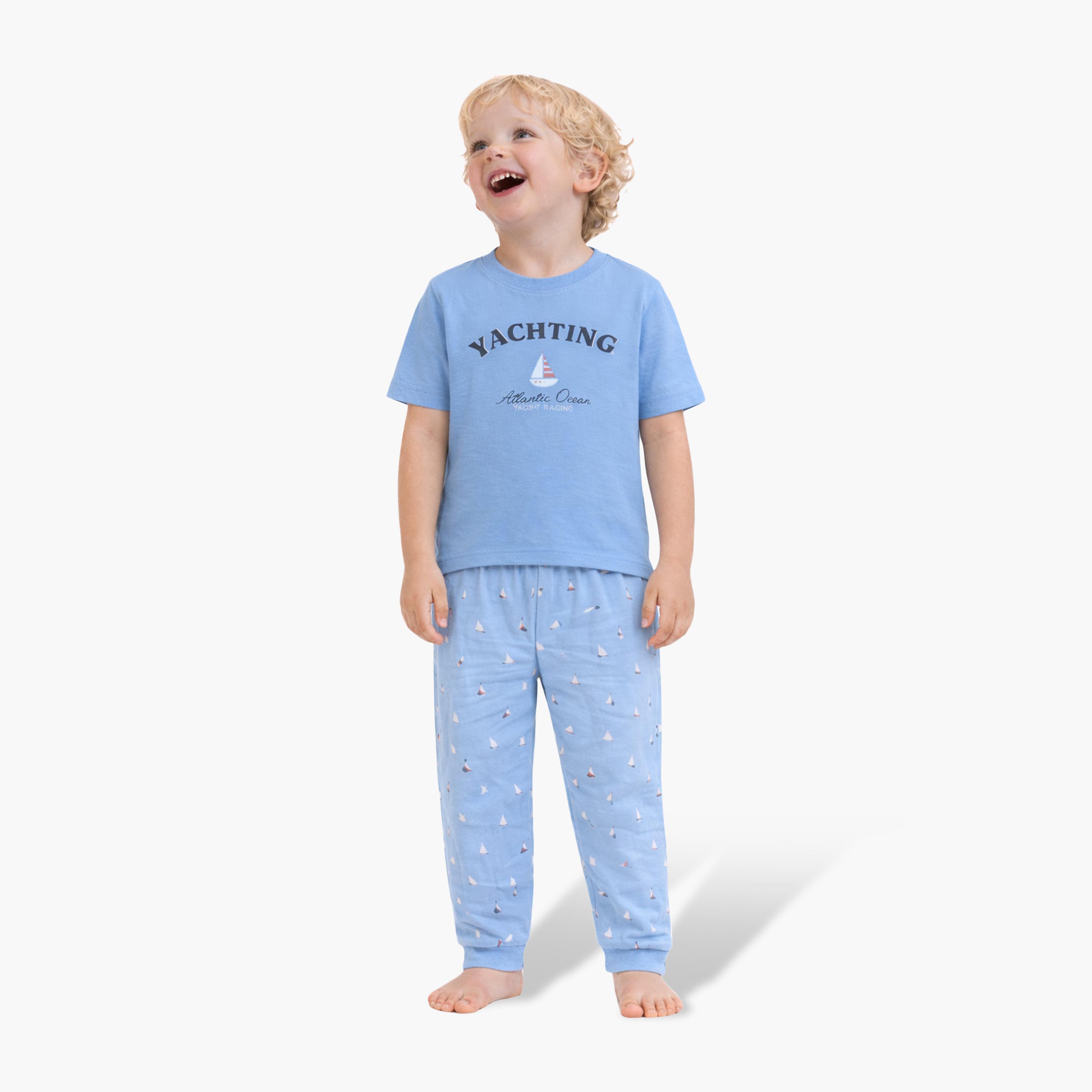 طقم تي شيرت قطني وبيجامة برسومات يخوت من فيكتور آند جين-boys-clothing-setsandcoords-image-1
