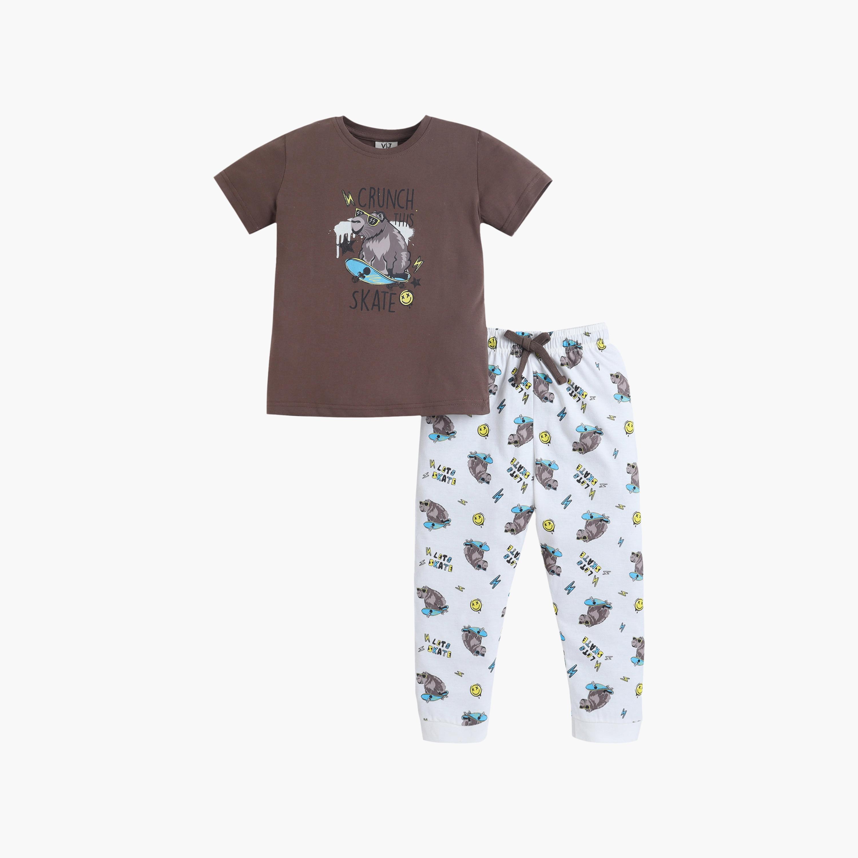 طقم تي شيرت قطني وبيجامة برسومات دب يتزلج من فيكتور آند جين-boys-clothing-setsandcoords-image-1
