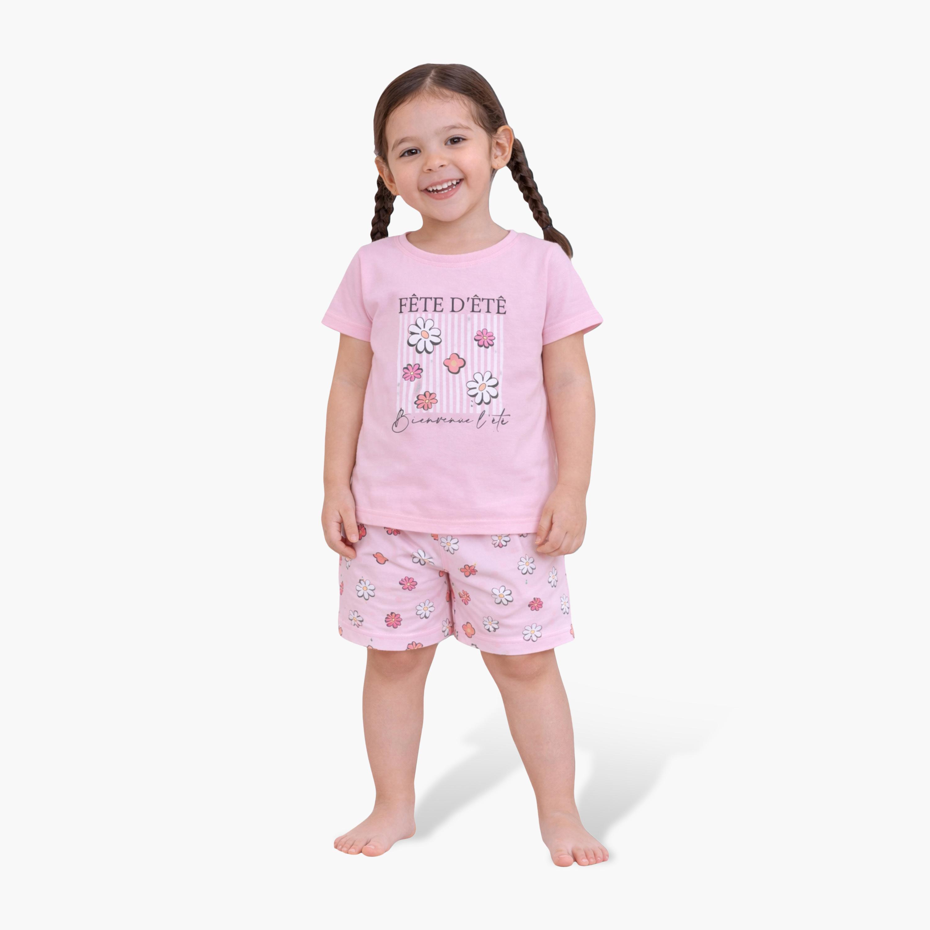 طقم تي شيرت قطني وشورت بطبعة زهور من فيكتور آند جين-baby-girls-clothing-setsandcoords-image-1