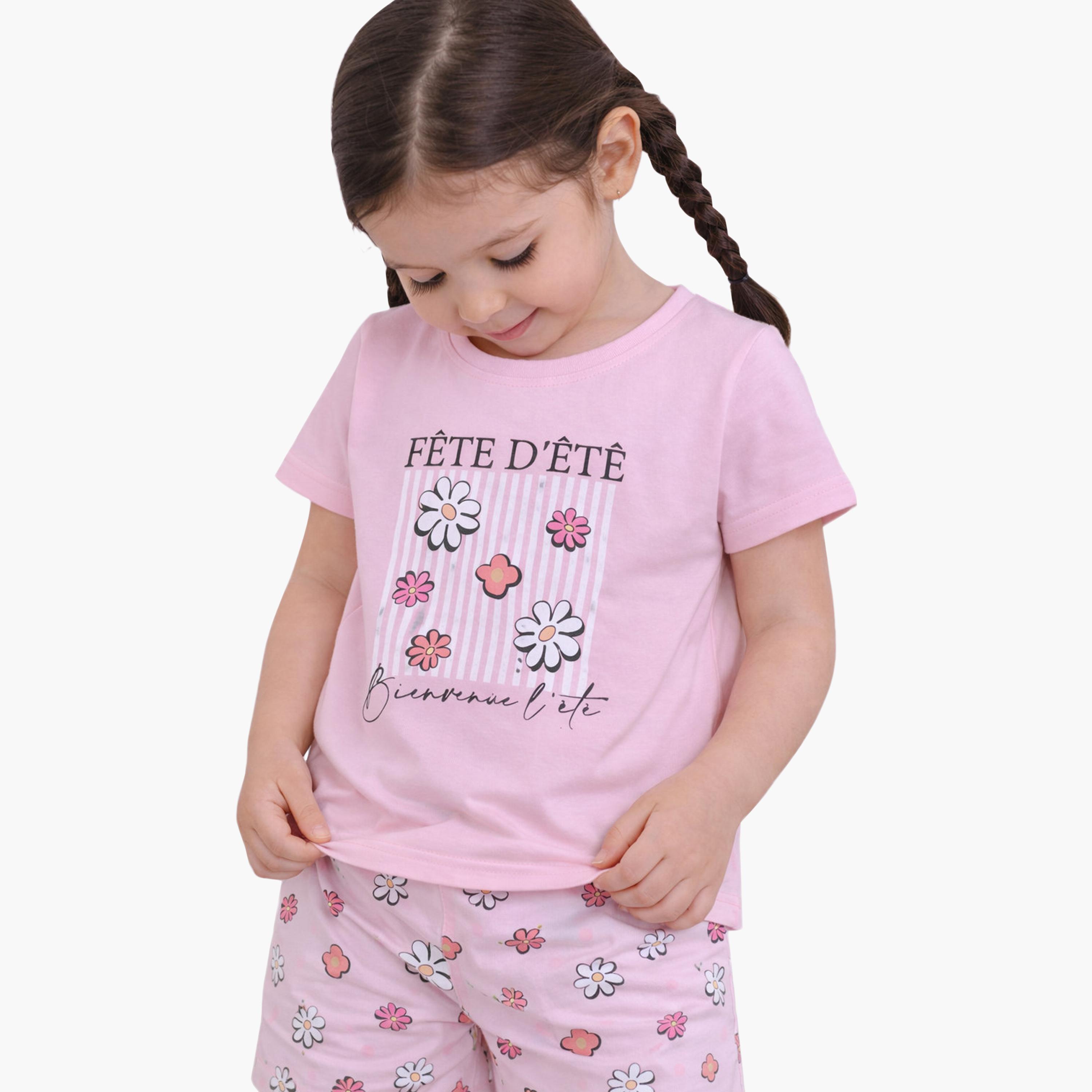 طقم تي شيرت قطني وشورت بطبعة زهور من فيكتور آند جين-baby-girls-clothing-setsandcoords-image-5