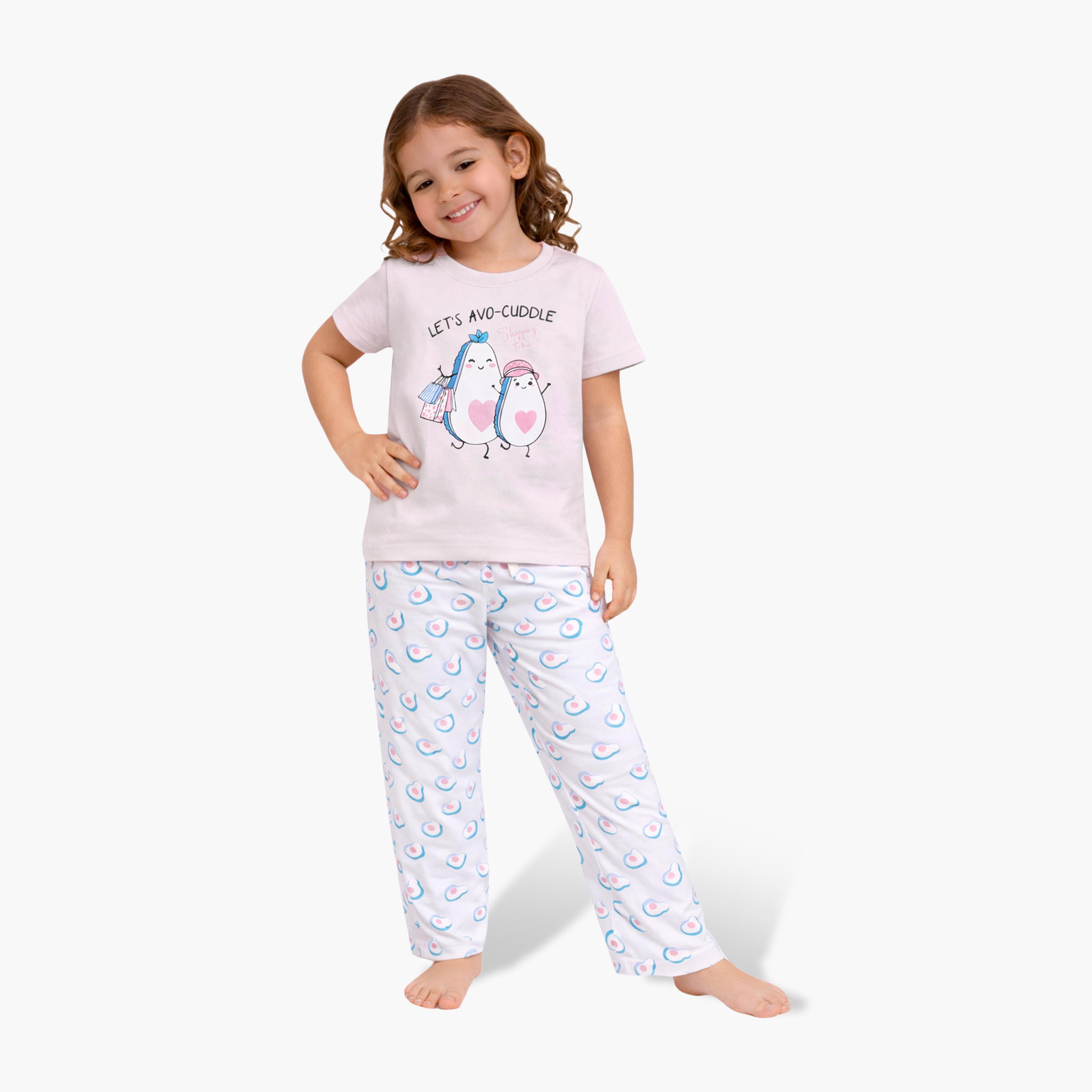 طقم تيشيرت قطن بأكمام نصفية بطبعة أفوكادو وبنطال بيجاما للنوم من فيكتور أند جين-baby-girls-clothing-nightwear-pyjamasets-image-1