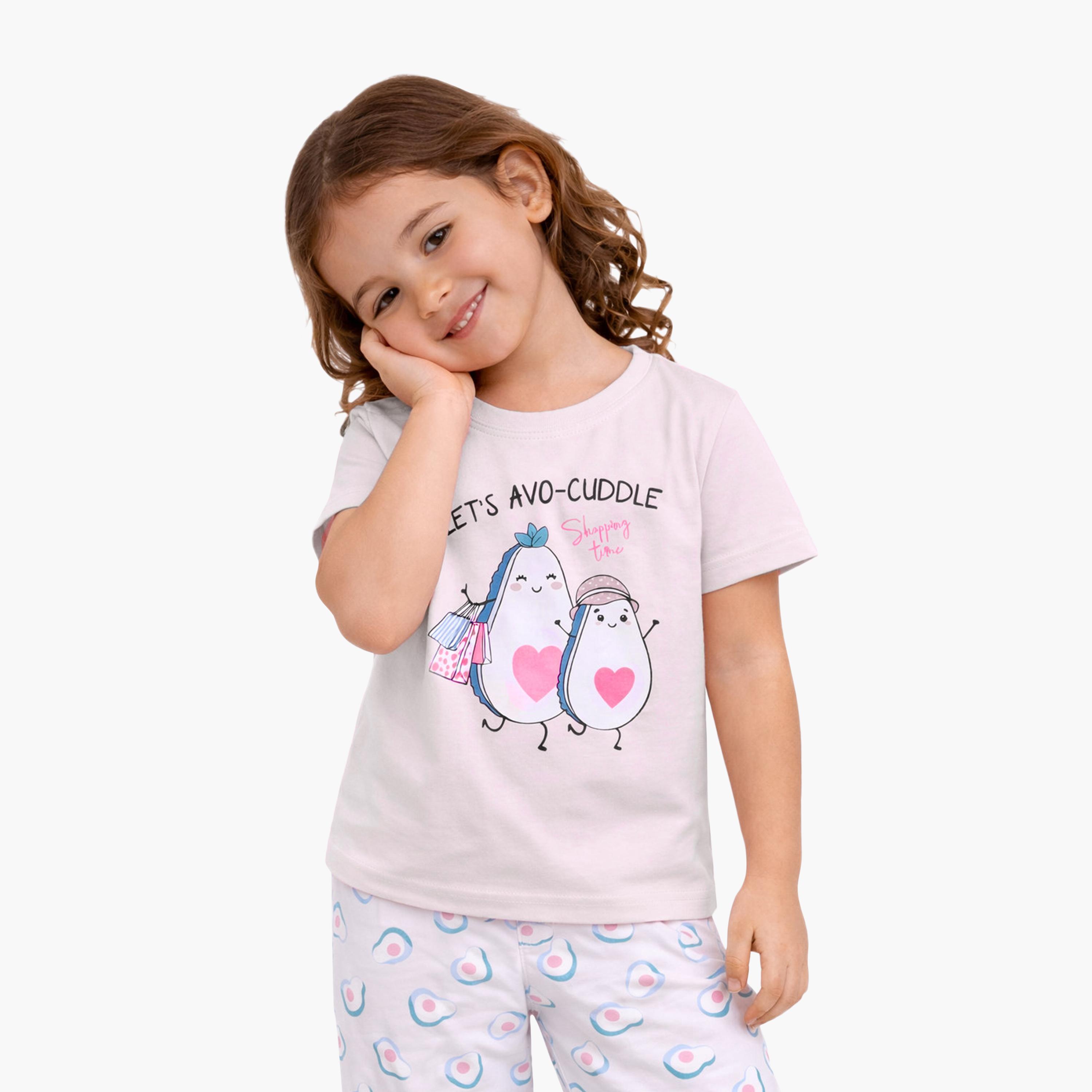 طقم تيشيرت قطن بأكمام نصفية بطبعة أفوكادو وبنطال بيجاما للنوم من فيكتور أند جين-baby-girls-clothing-nightwear-pyjamasets-image-3