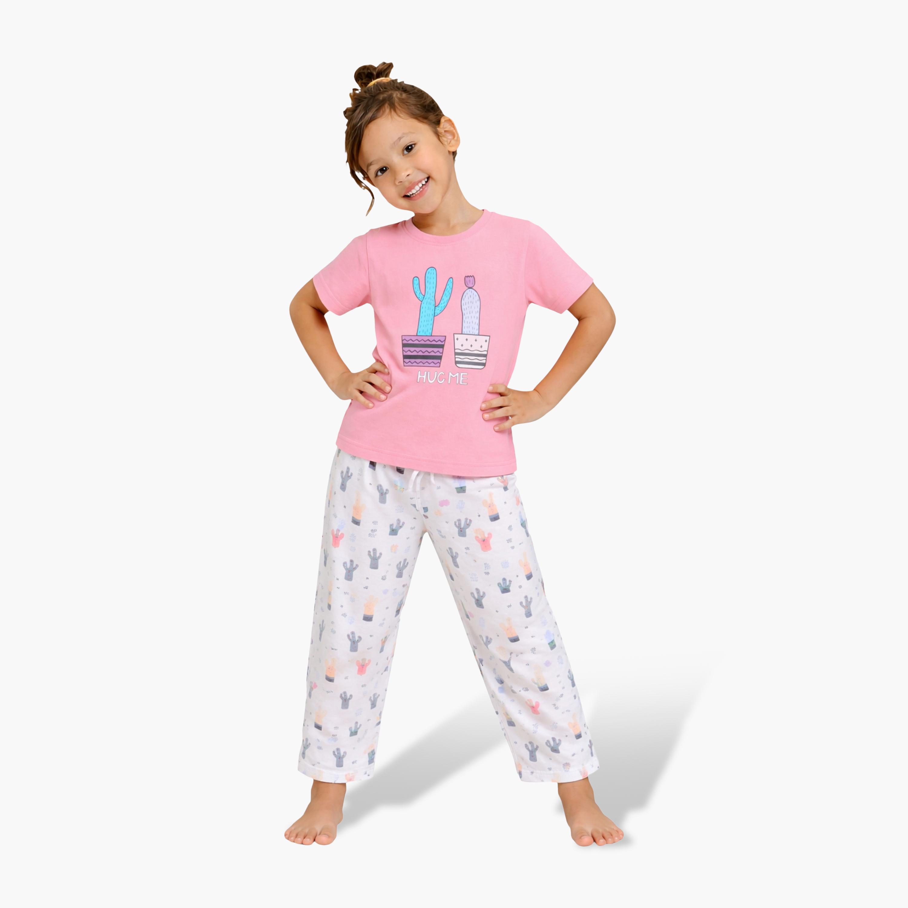 طقم تي شيرت قطني وبيجامة بطبعة صبار من فيكتور آند جين-baby-girls-clothing-setsandcoords-image-1