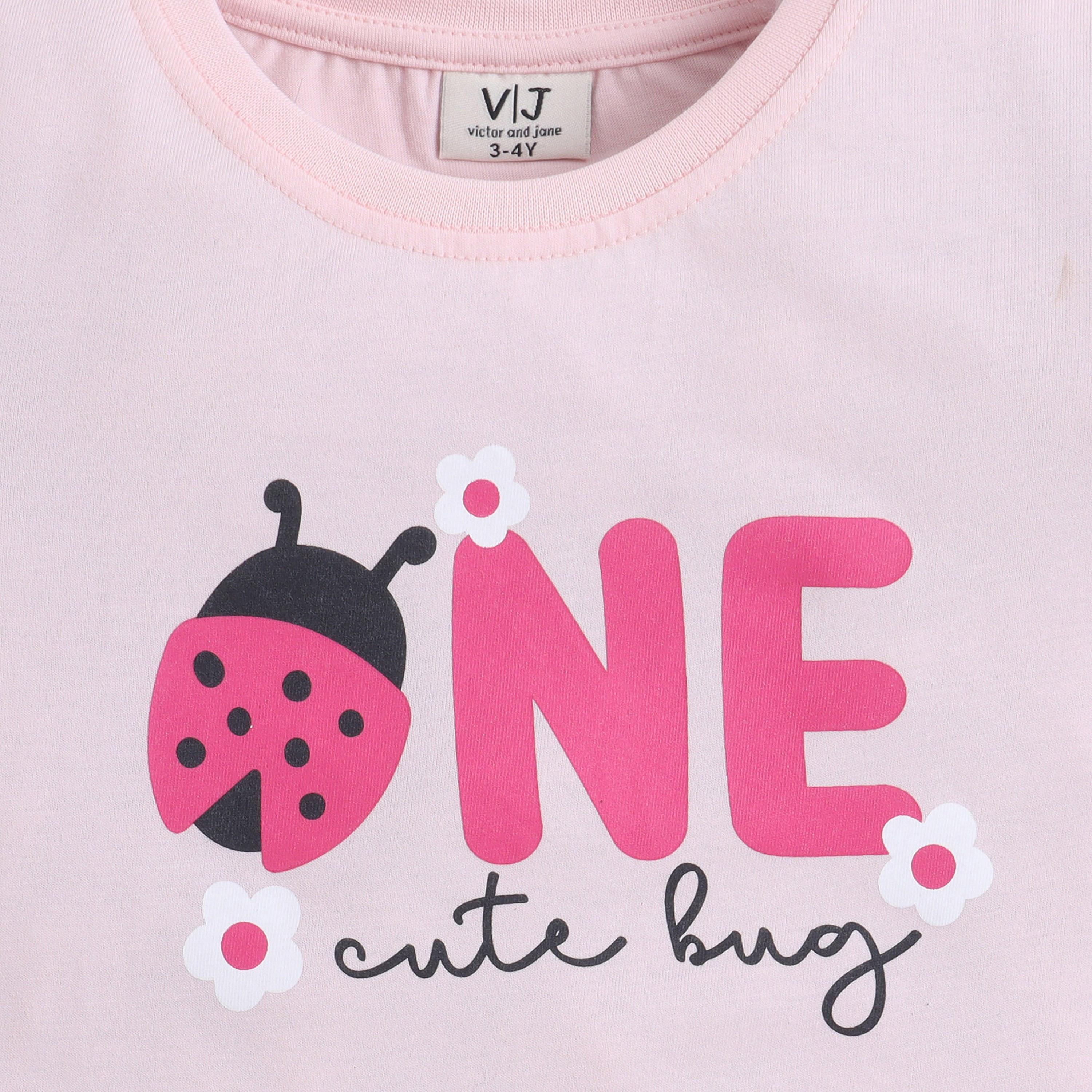 طقم تي شيرت قطني وبيجامة بطبعة كلمة "ONE" من فيكتور آند جين-baby-girls-clothing-setsandcoords-image-5