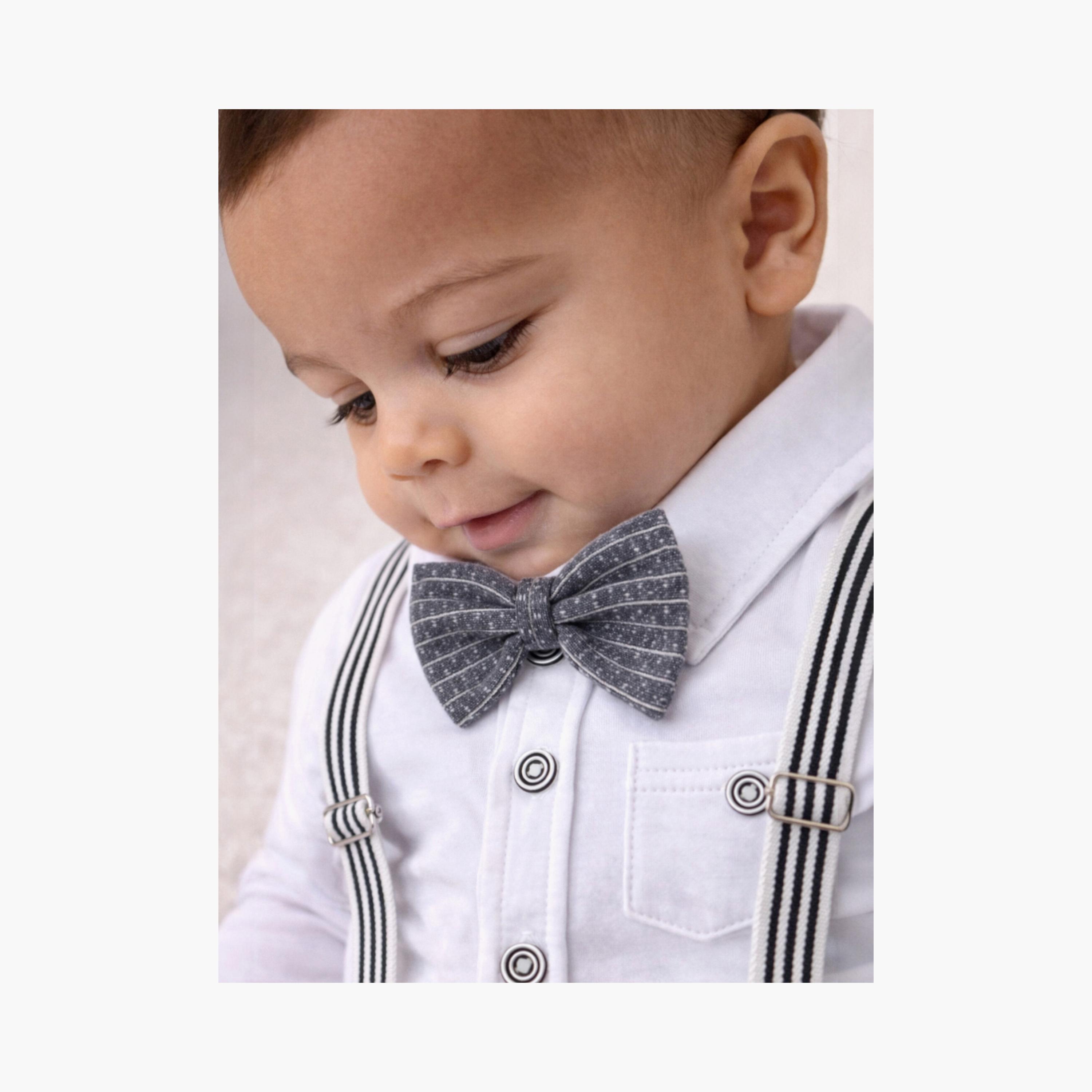 طقم رومبير بتصميم وهمي (موك) مكون من قميص، ربطة عنق وحمالات من فيكتور آند جين-baby-boys-clothing-rompers-image-3