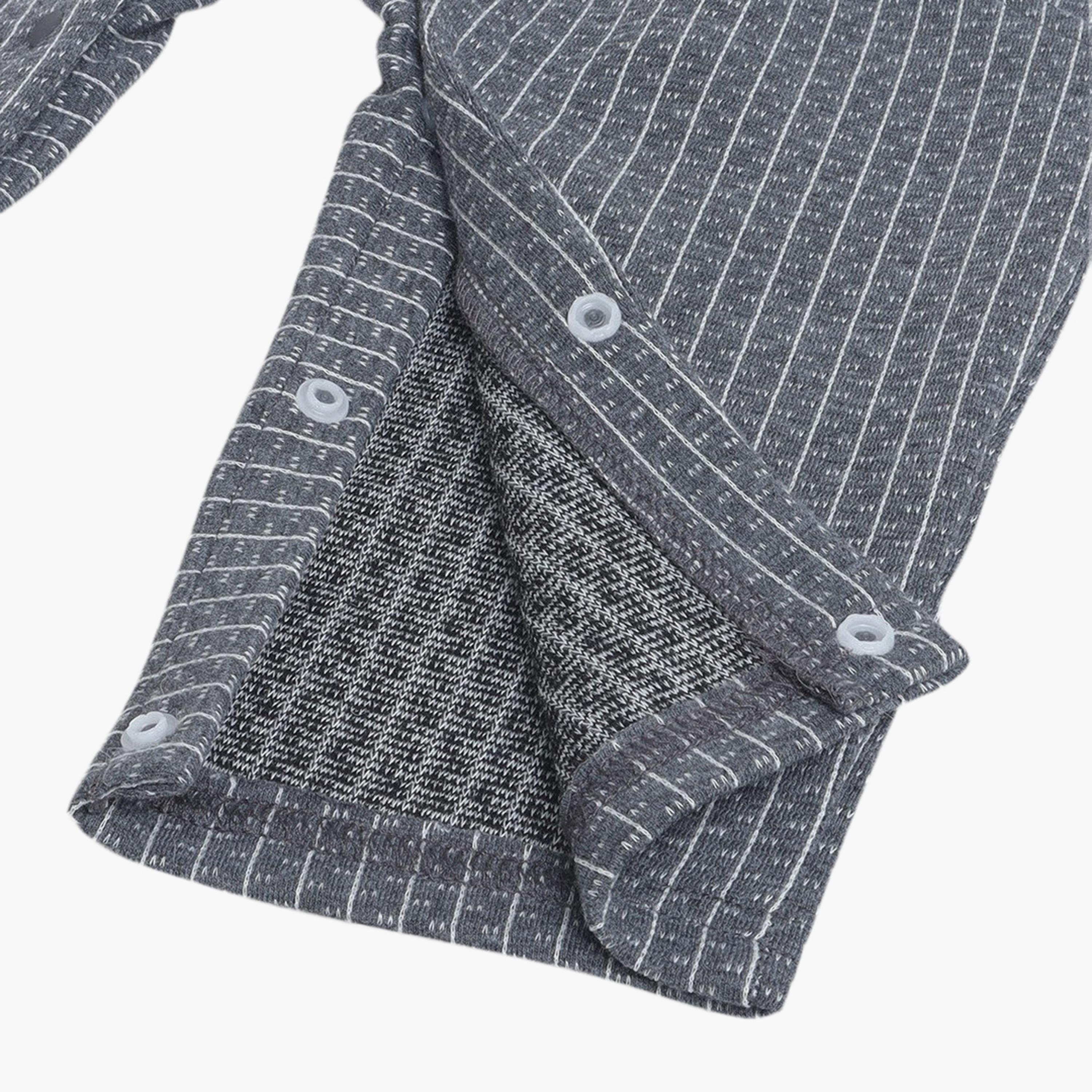 طقم رومبير بتصميم وهمي (موك) مكون من قميص، ربطة عنق وحمالات من فيكتور آند جين-baby-boys-clothing-rompers-image-1