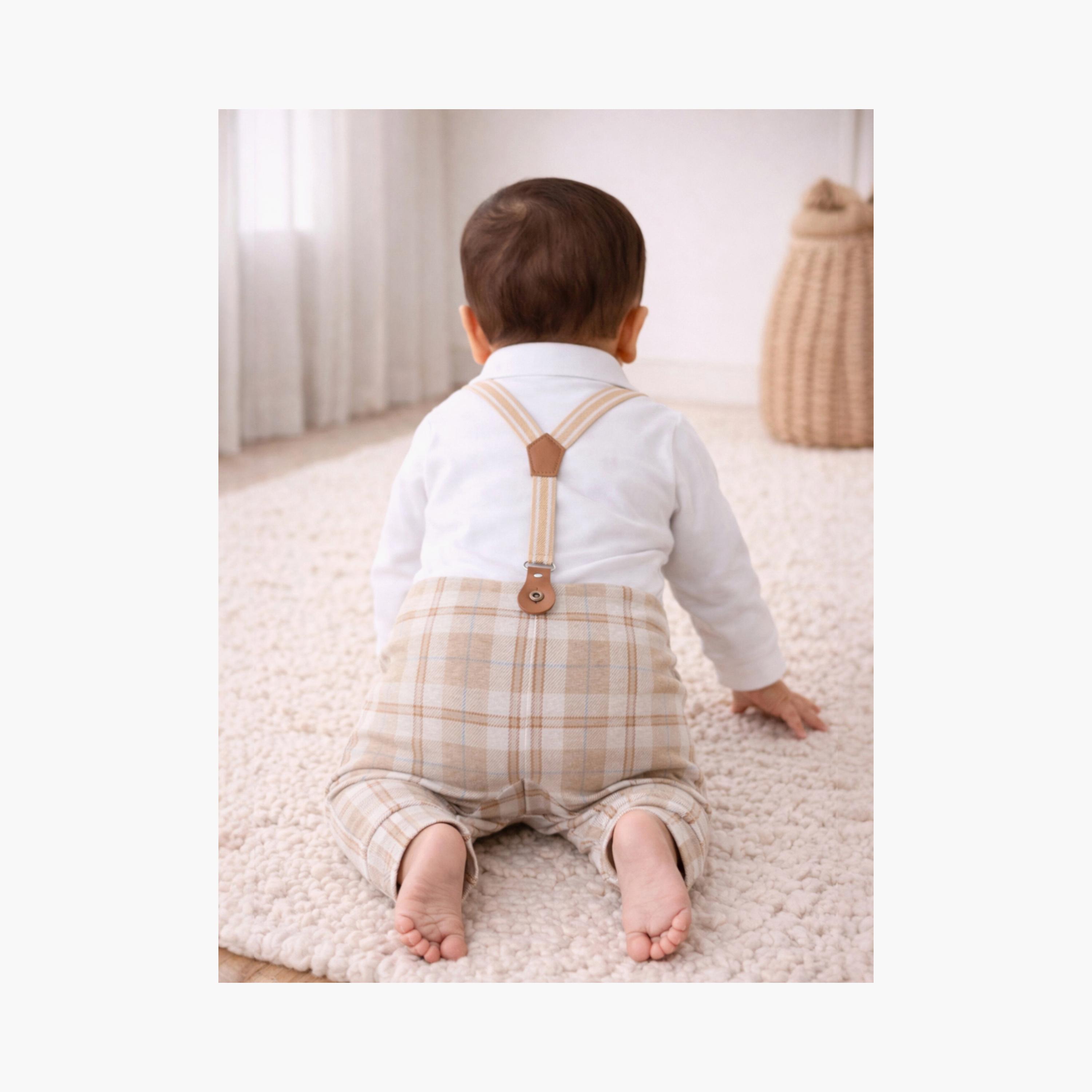 طقم رومبير بتصميم وهمي (موك) مكون من قميص، ربطة عنق وحمالات من فيكتور آند جين-baby-boys-clothing-rompers-image-3