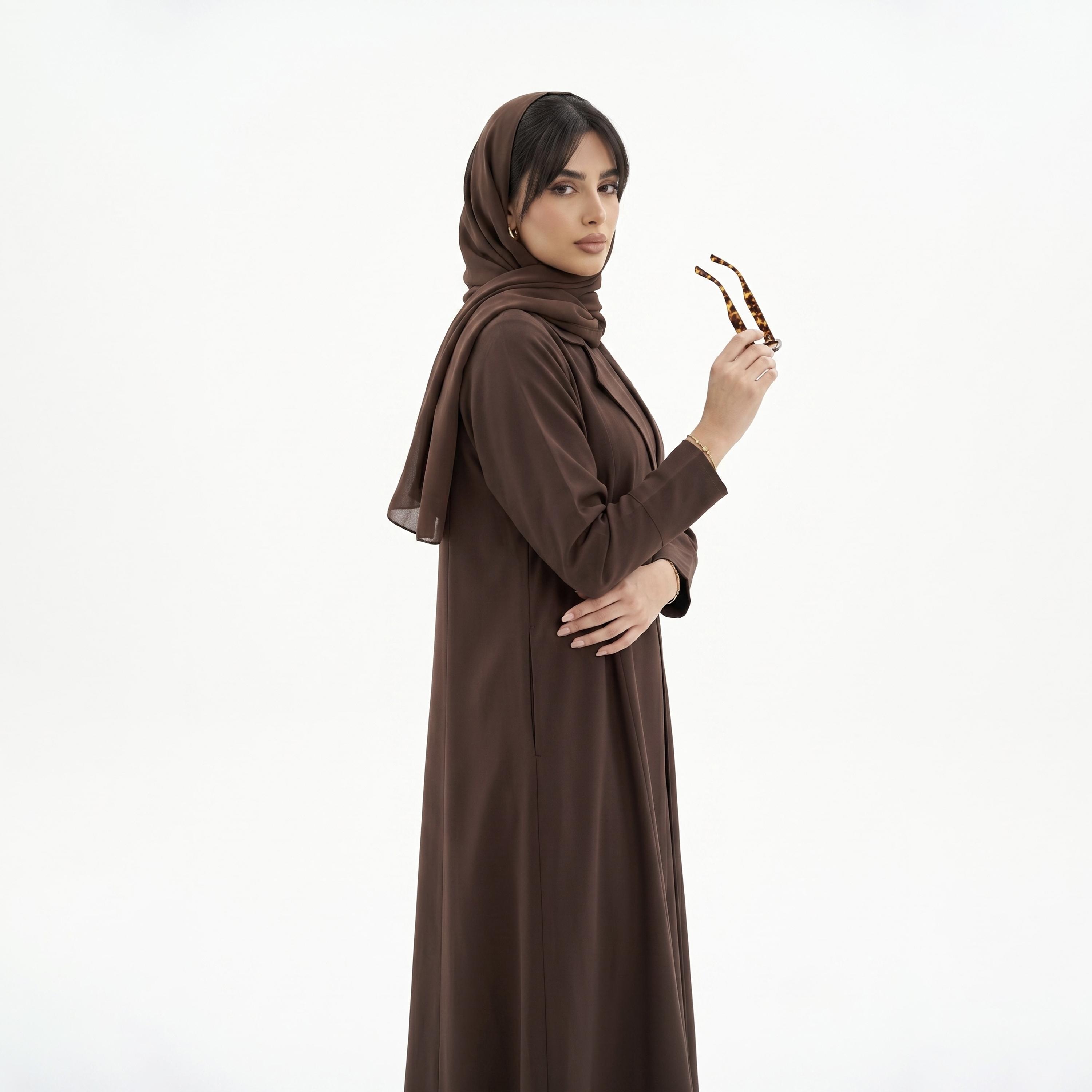 عباية حريمي مفتوحة من الأمام بياقة مطوية (نوتش) بتصميم معطف مع حجاب من حديث المدينة-women-arabicclothing-abayas-image-3