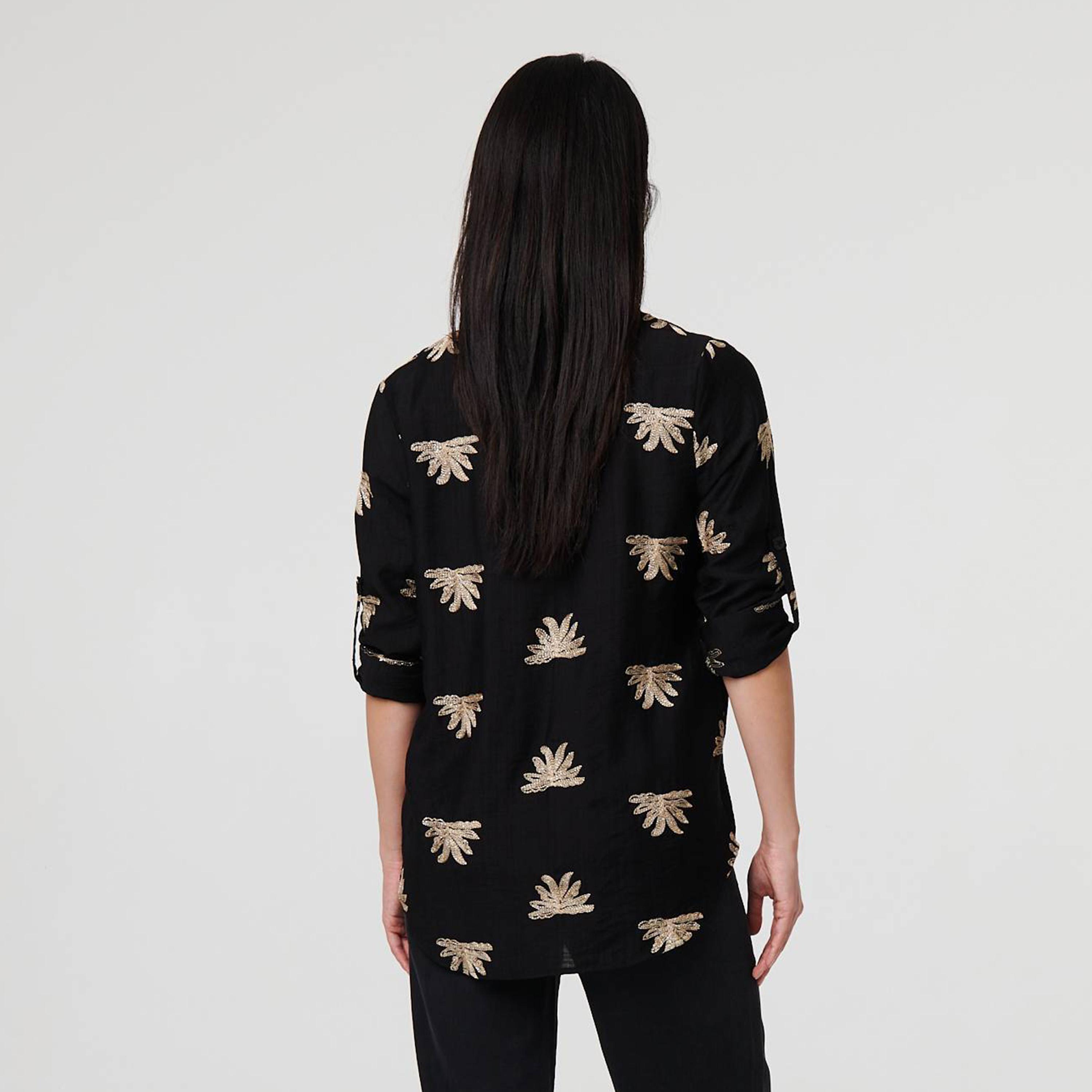 بلوزة نسائية بأكمام "رول-أب" تطوى للأعلى مع تطريز من إيزابيل لندن-women-clothing-shirtsandblouses-blouses-image-3