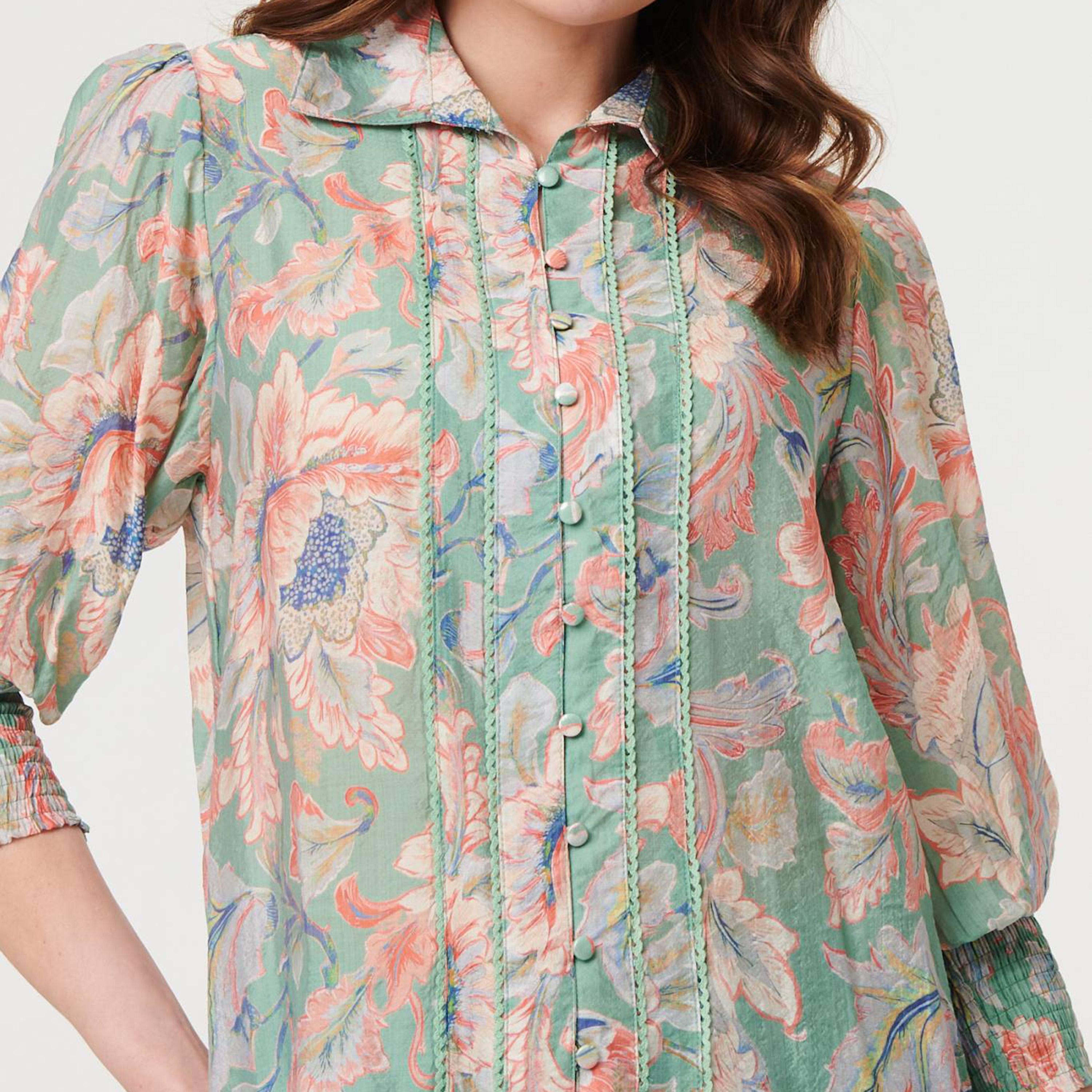 بلوزة نسائية بياقة وأكمام "بالون" وطبعة زهور متعددة الألوان من إيزابيل لندن-women-clothing-shirtsandblouses-blouses-image-4