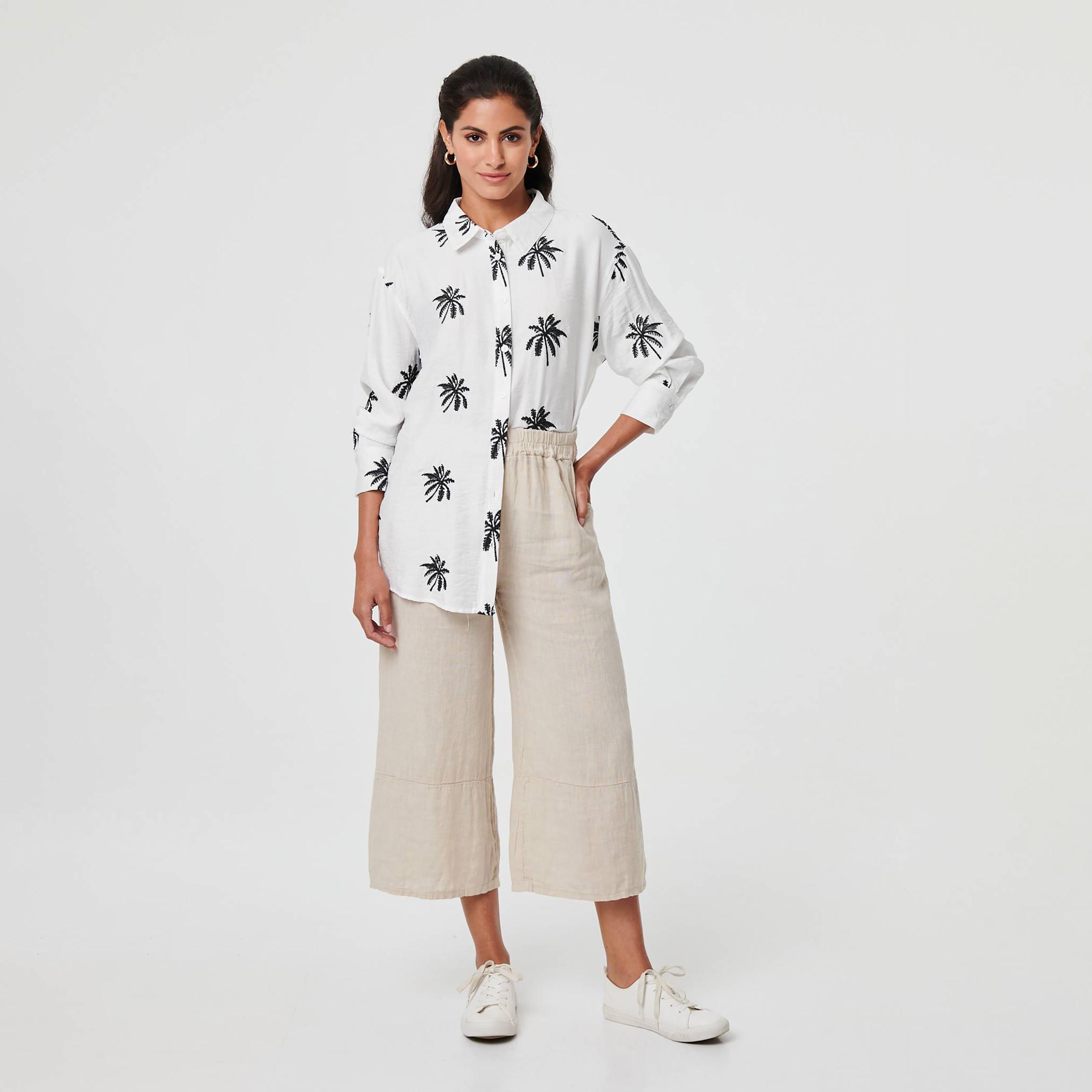 قميص نسائي بياقة وتطريز أشجار النخيل بلون أبيض من إيزابيل لندن-women-clothing-shirtsandblouses-shirts-image-2