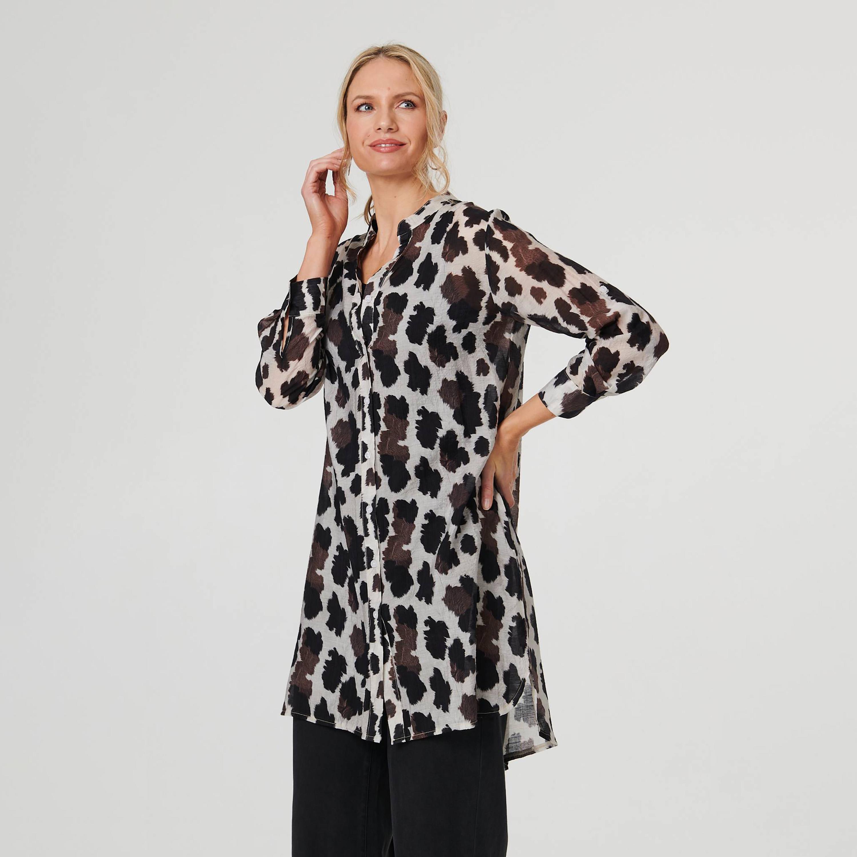 بلوزة نسائية بياقة ماندارين "ماندارين" وتصميم مطبوع بلون بني من إيزابيل لندن-women-clothing-shirtsandblouses-blouses-image-1