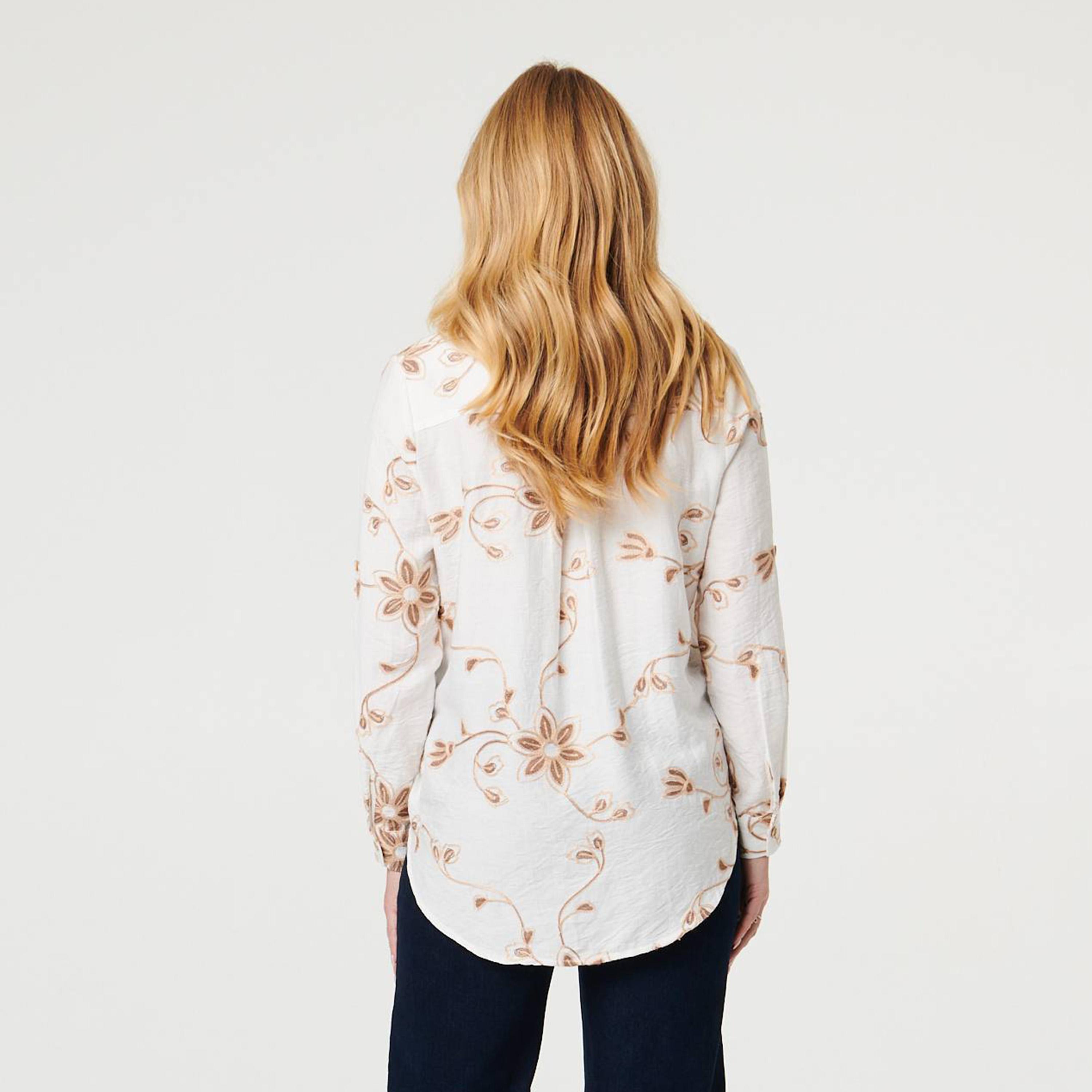 قميص بياقة وتطريز زهور بلون أبيض من إيزابيل لندن-women-clothing-shirtsandblouses-shirts-image-3
