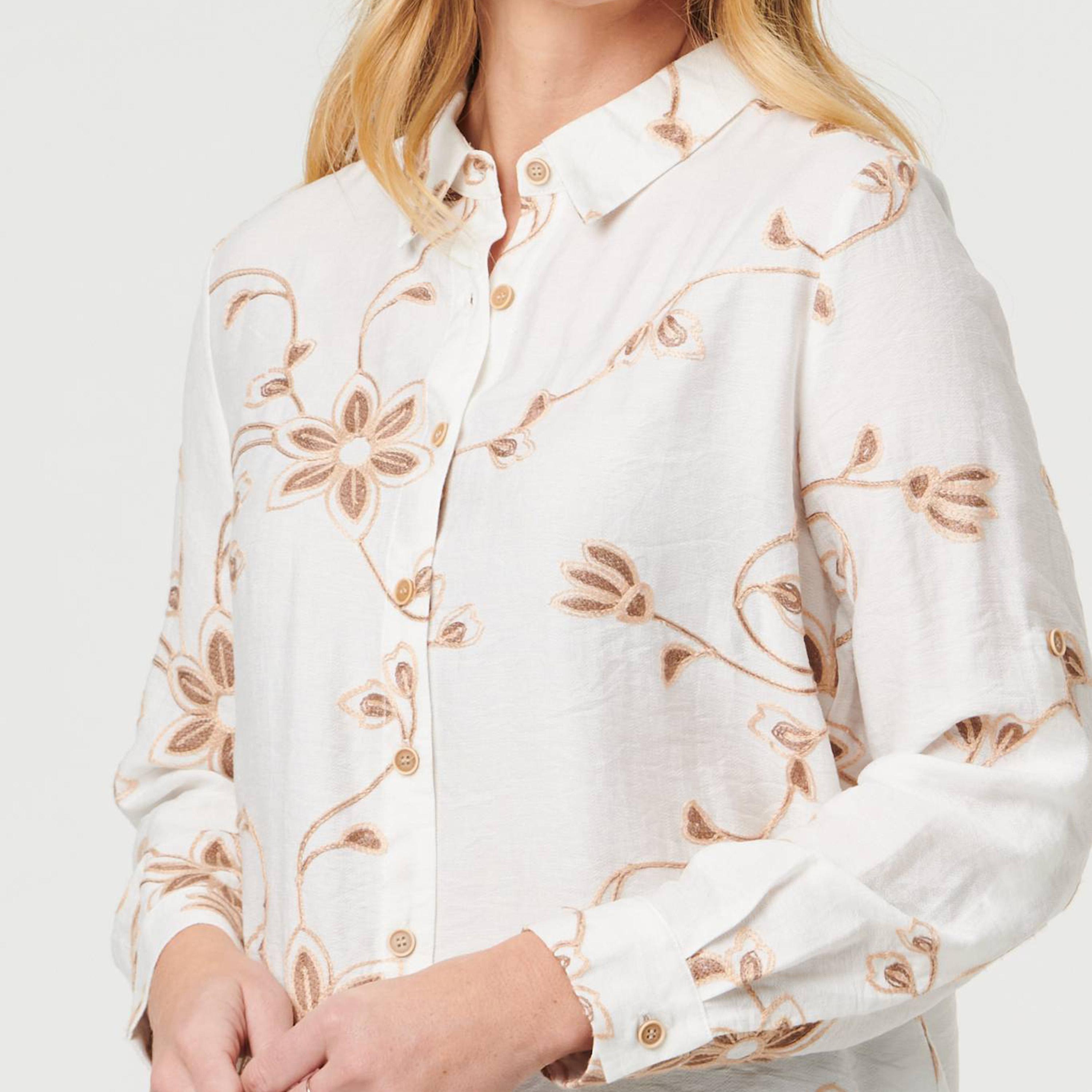 قميص بياقة وتطريز زهور بلون أبيض من إيزابيل لندن-women-clothing-shirtsandblouses-shirts-image-4