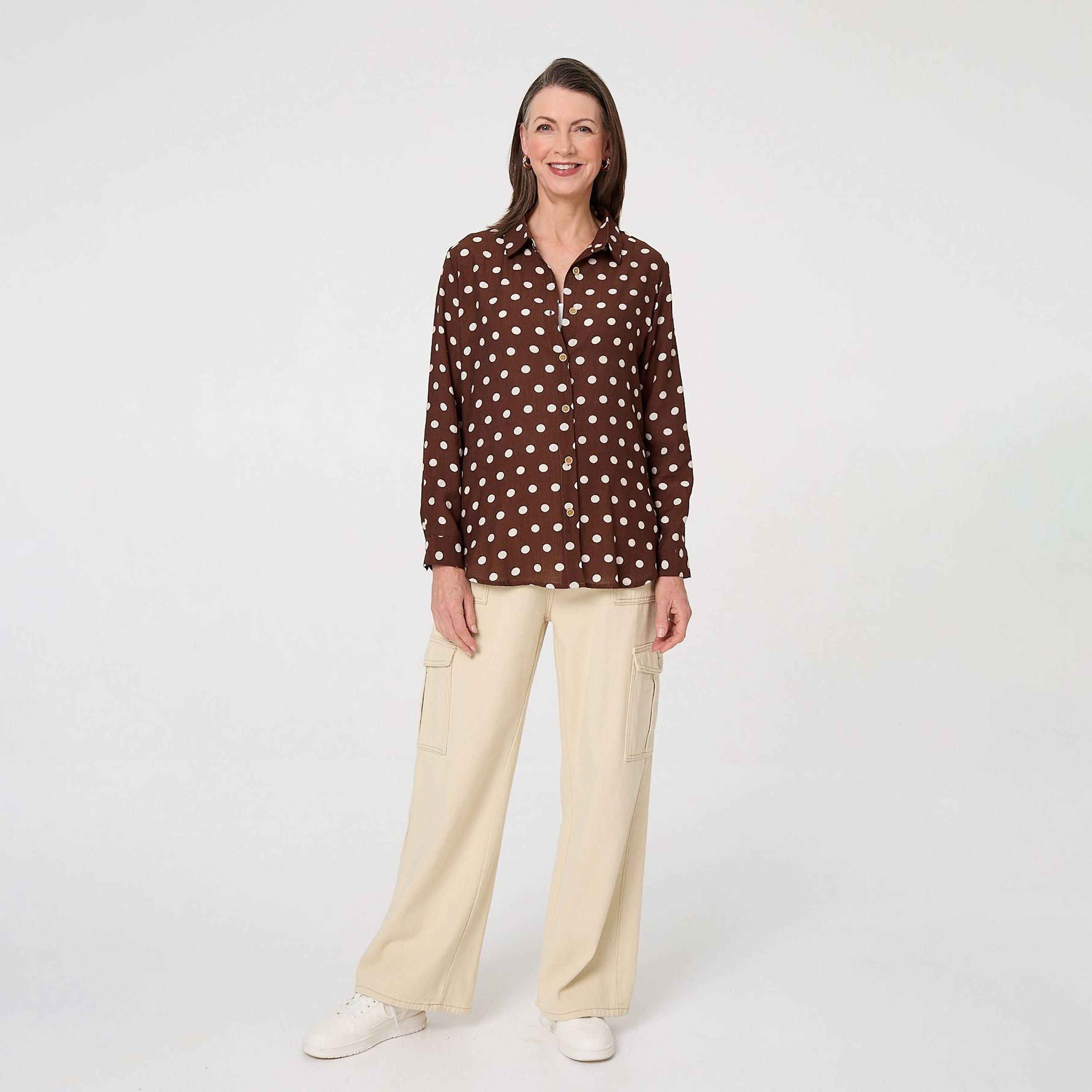 قميص نسائي بياقة وتصميم "بولكا دوت" منقط باللون البني من إيزابيل لندن-women-clothing-shirtsandblouses-shirts-image-2