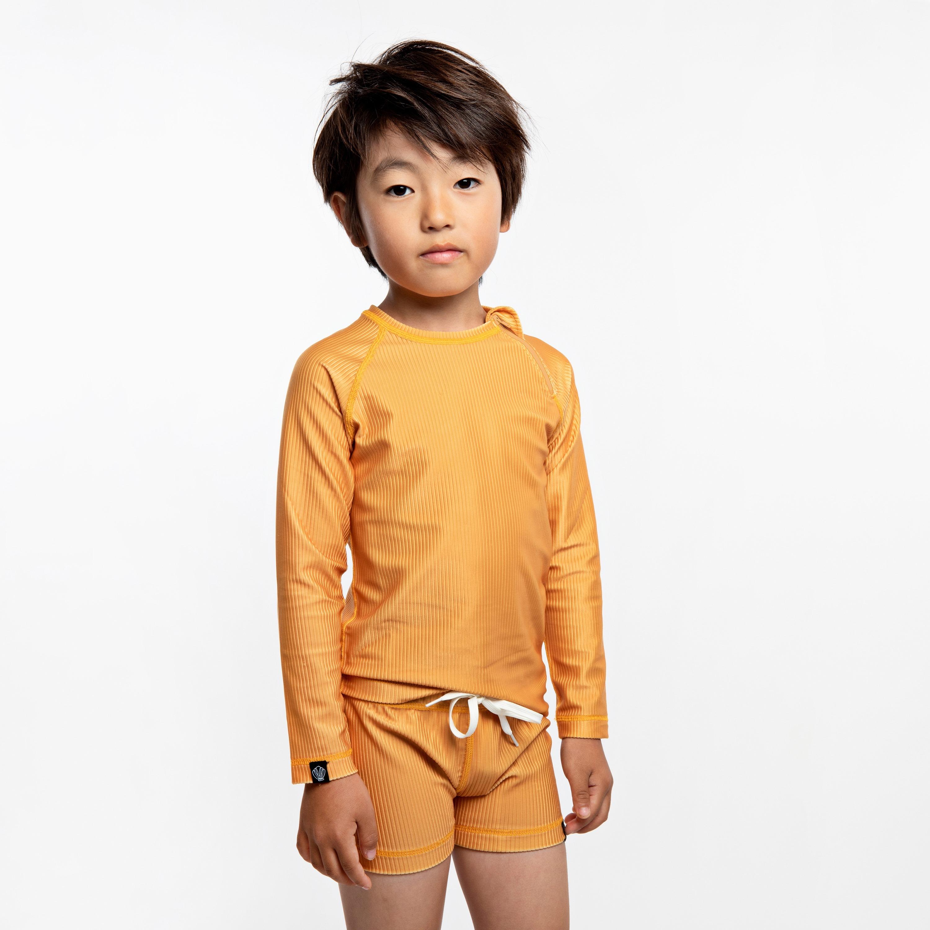 تي شيرت سباحة مضلع جولدن من بيتش آند بانديتس-boys-clothing-sportswear-swimwear-image-1