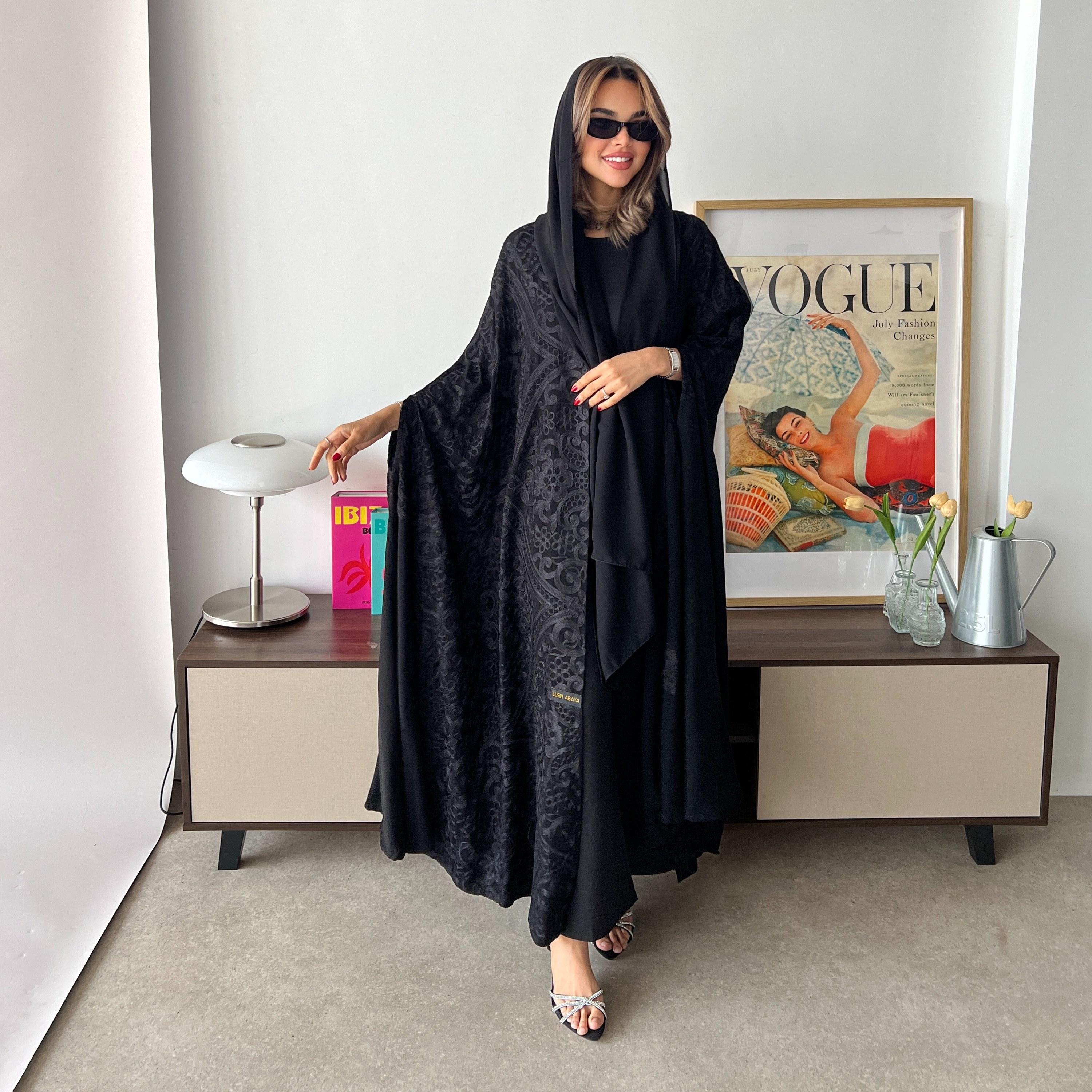 عباية سهرة حريمي قطرية بستايل البشت قماش كريب مطرزة شانيل مع حجاب من لوسين-women-arabicclothing-abayas-image-1