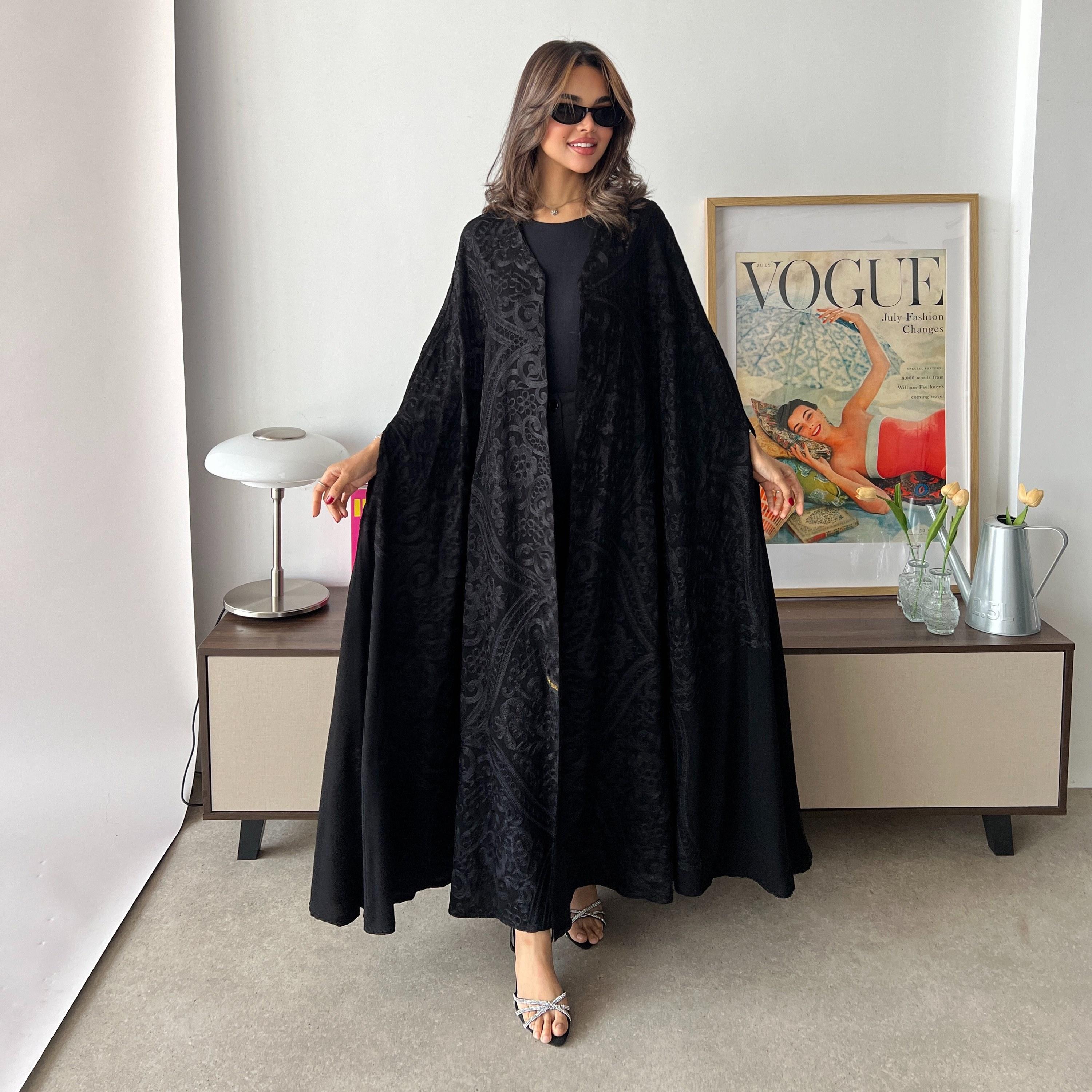 عباية سهرة حريمي قطرية بستايل البشت قماش كريب مطرزة شانيل مع حجاب من لوسين-women-arabicclothing-abayas-image-4
