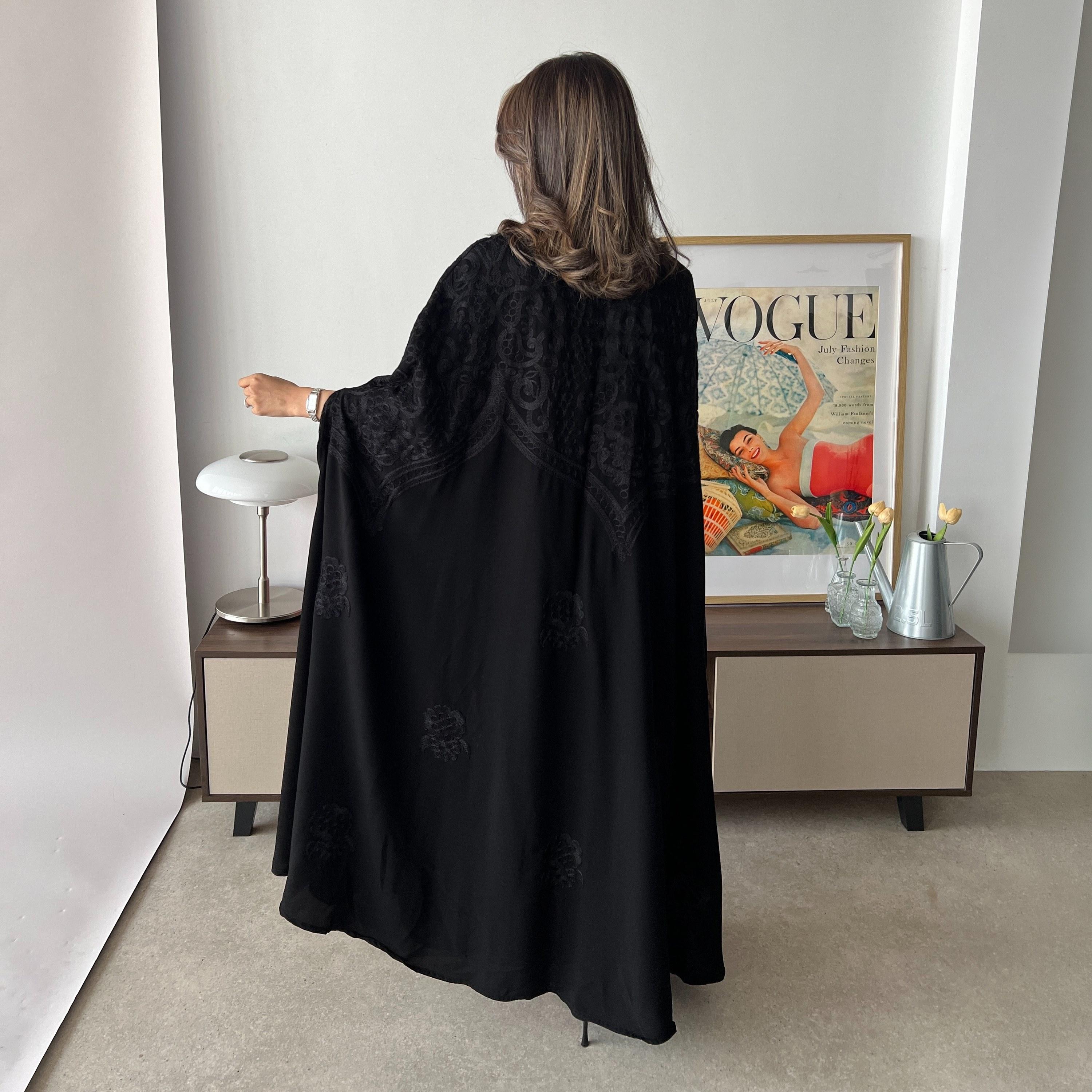 عباية سهرة حريمي قطرية بستايل البشت قماش كريب مطرزة شانيل مع حجاب من لوسين-women-arabicclothing-abayas-image-6