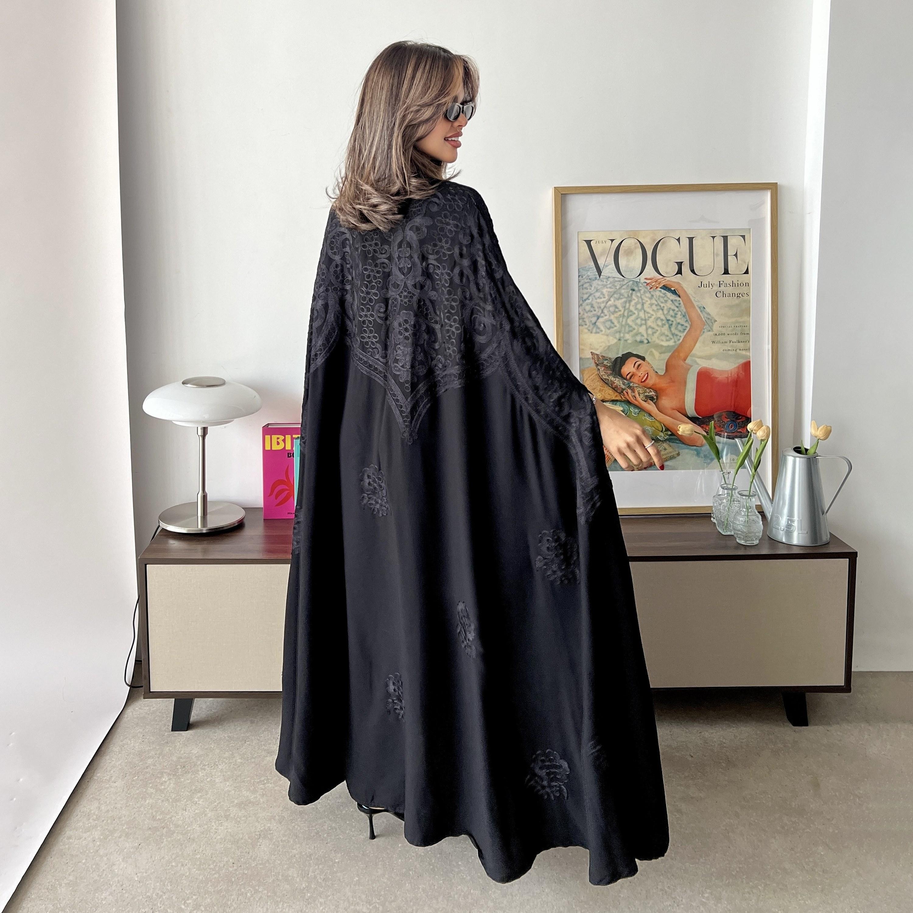 عباية سهرة حريمي قطرية بستايل البشت قماش كريب مطرزة شانيل مع حجاب من لوسين-women-arabicclothing-abayas-image-7