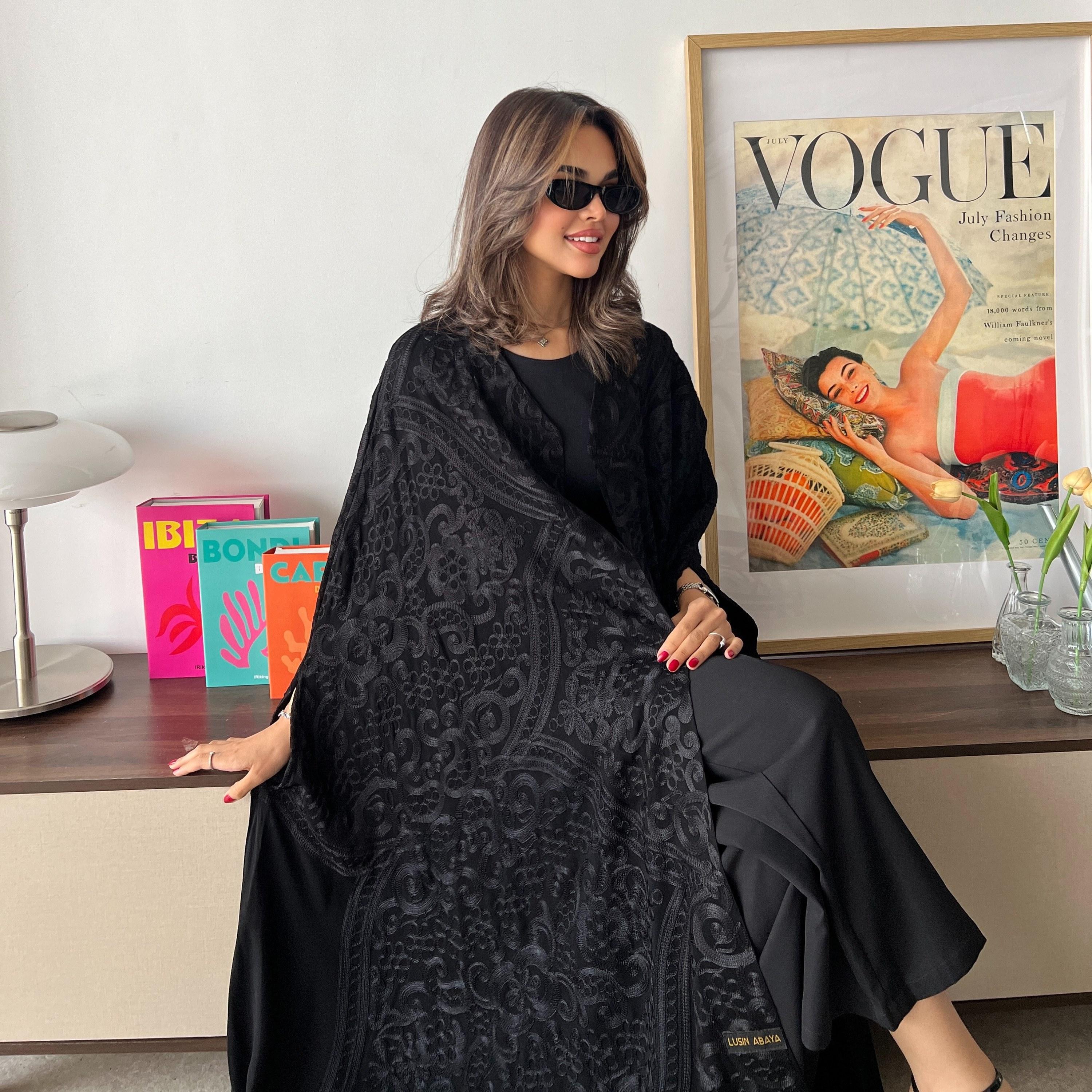 عباية سهرة حريمي قطرية بستايل البشت قماش كريب مطرزة شانيل مع حجاب من لوسين-women-arabicclothing-abayas-image-8