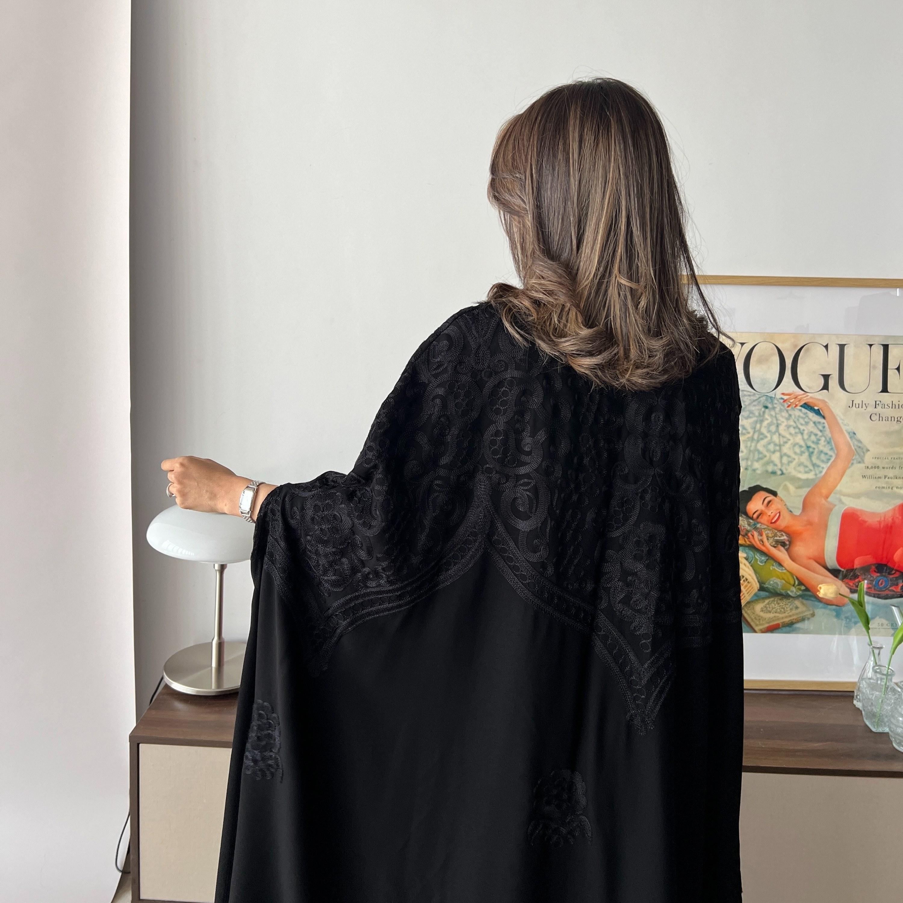 عباية سهرة حريمي قطرية بستايل البشت قماش كريب مطرزة شانيل مع حجاب من لوسين-women-arabicclothing-abayas-image-9