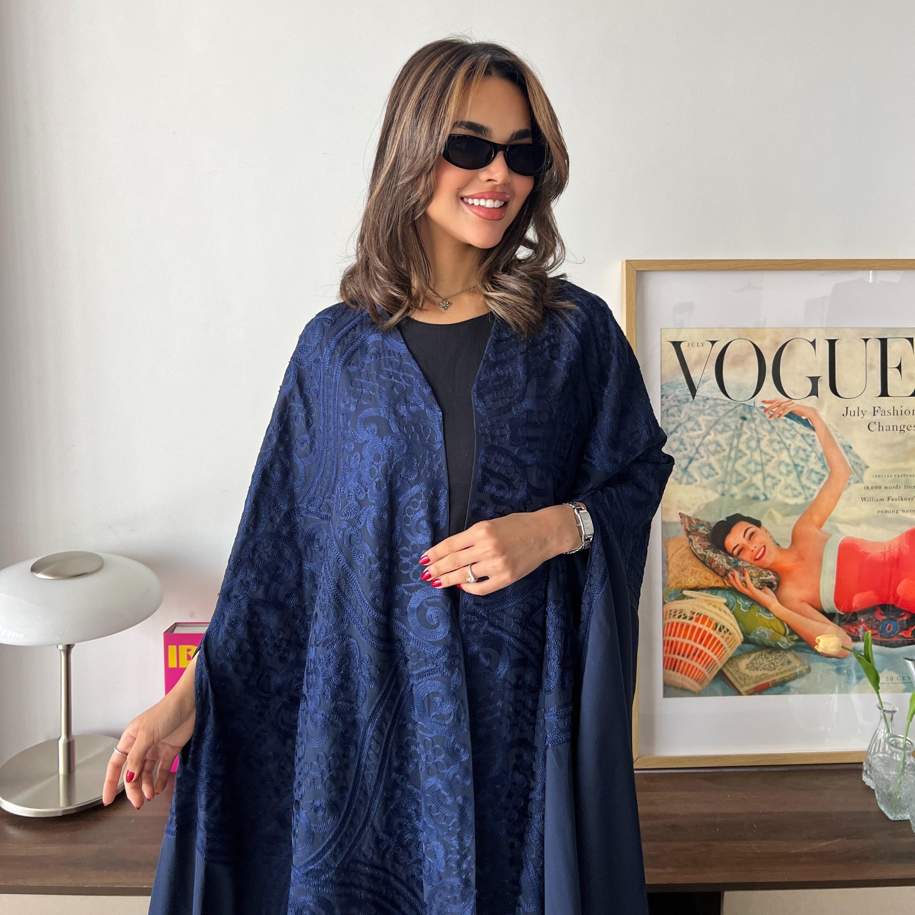 Lusin abaya Chanel Embroidered Crepe Women's Evening Qatari Bisht-Style Abaya with Hijab-women-arabicclothing-abayas-image-3
