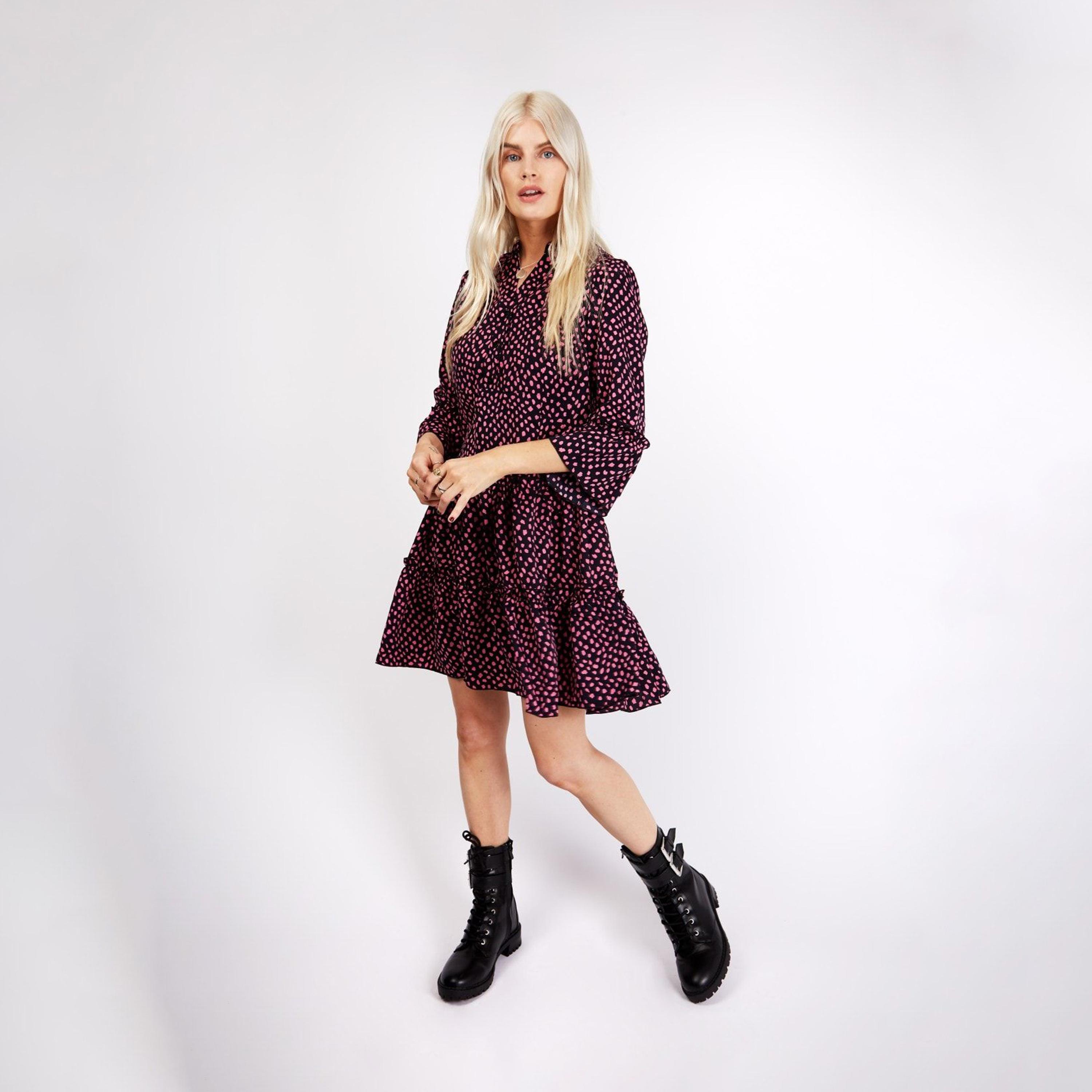 ليتل مسترس- فستان ميني طبقات ياقة على شكل V تصميم منقوش أكمام طويلة-women-clothing-dresses-image-1