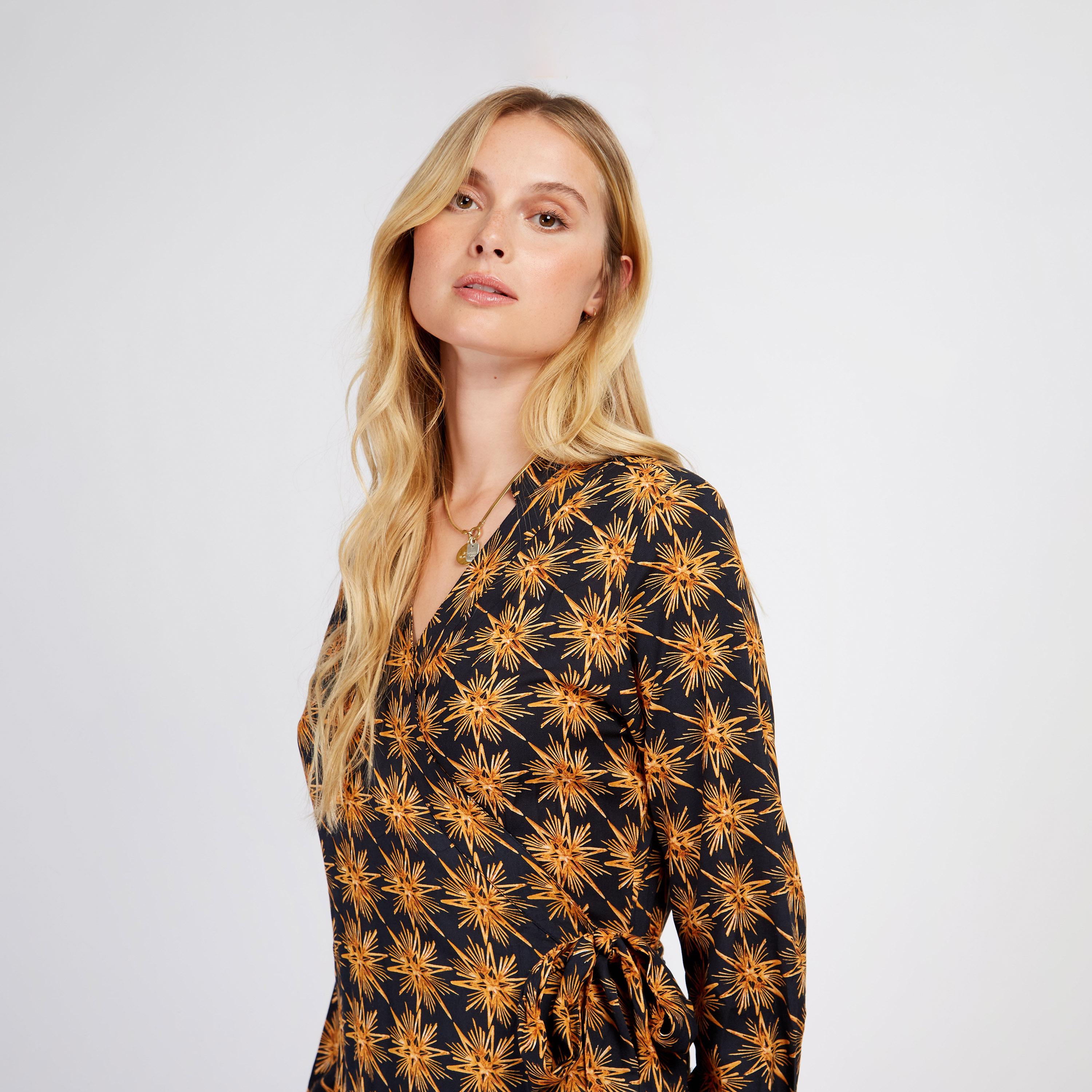 ليتل مسترس- فستان ماكسي ملفوف ياقة على شكل V تصميم منقوش أكمام طويلة-women-clothing-dresses-image-3