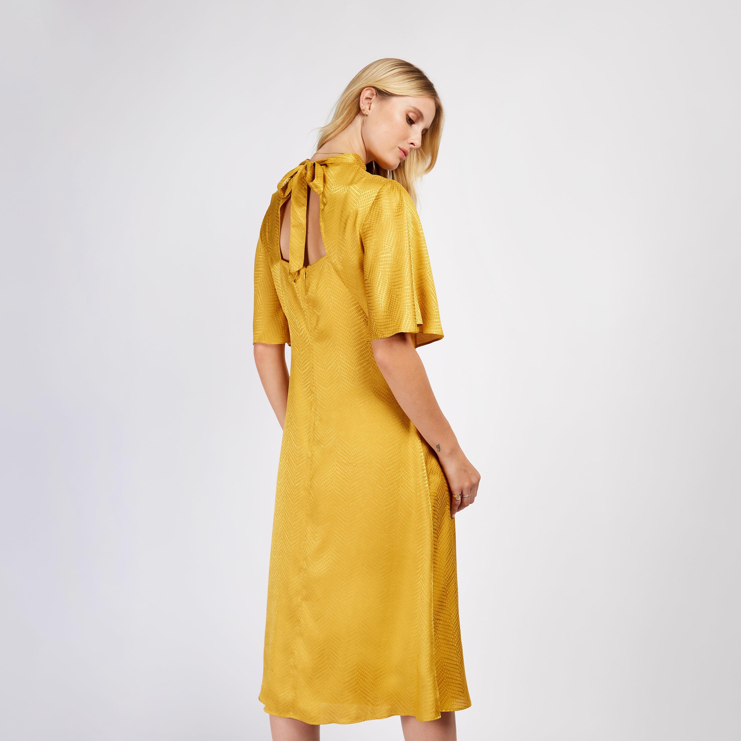 فستان ميدي شيفت برقبة عالية من ليتل ميستريس ساتان مع أكمام قصيرة-women-clothing-dresses-image-4