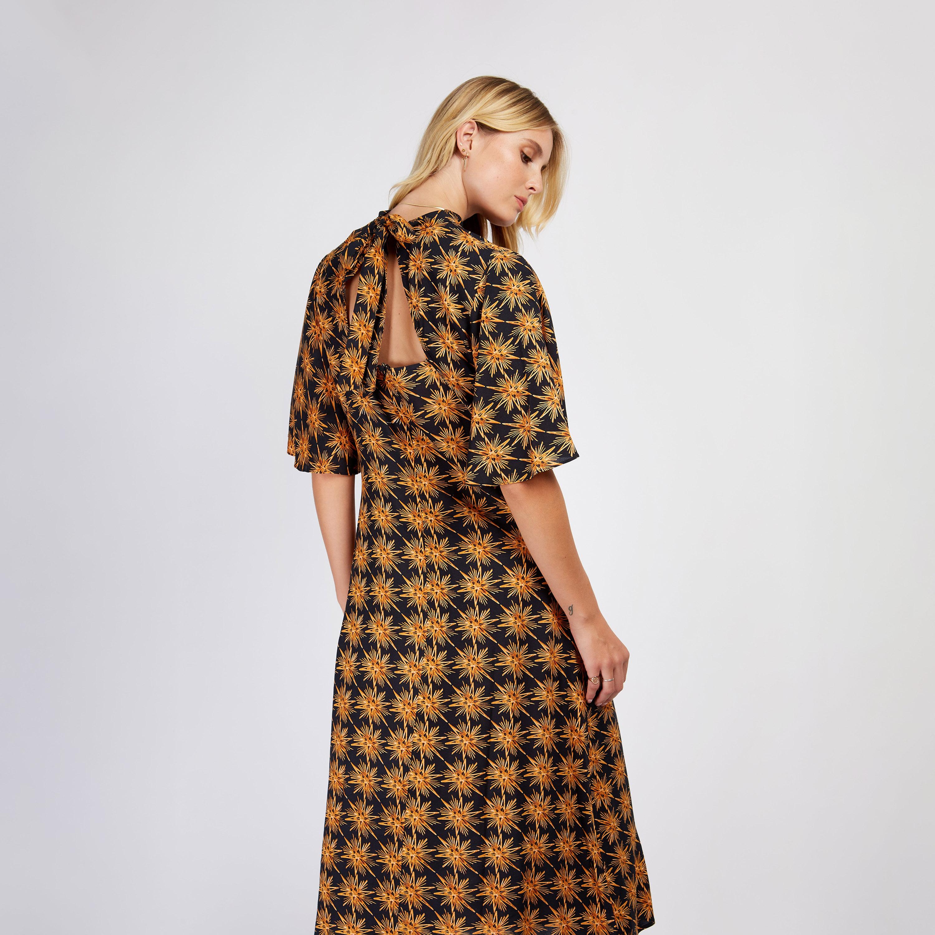Little Mistress Printed Collared Shift Midi Dress with Short Sleeves-women-clothing-dresses-image-4