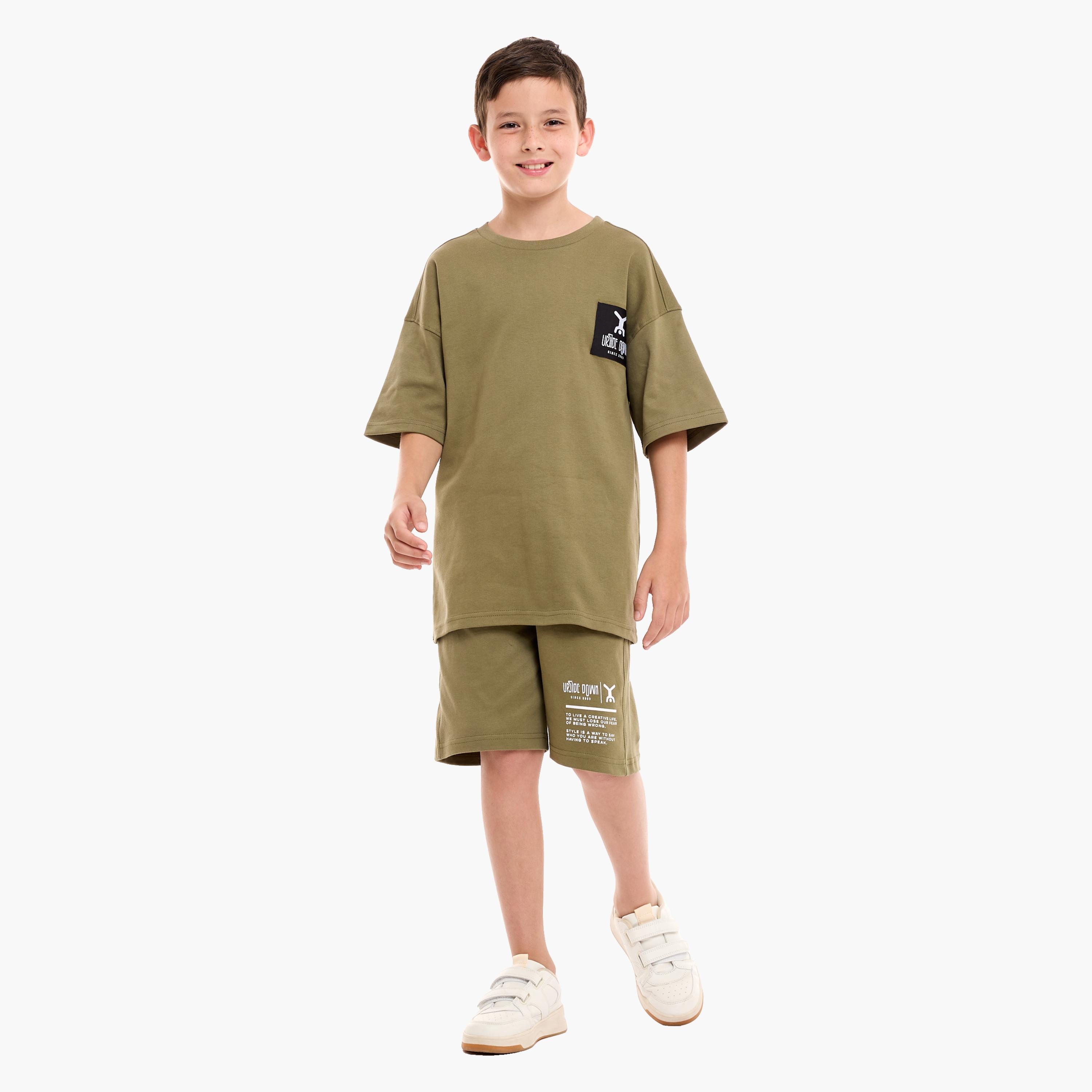 طقم من قطعتين: تيشيرت وشورت مريح من فيكتور آند جين-boys-clothing-setsandcoords-image-1